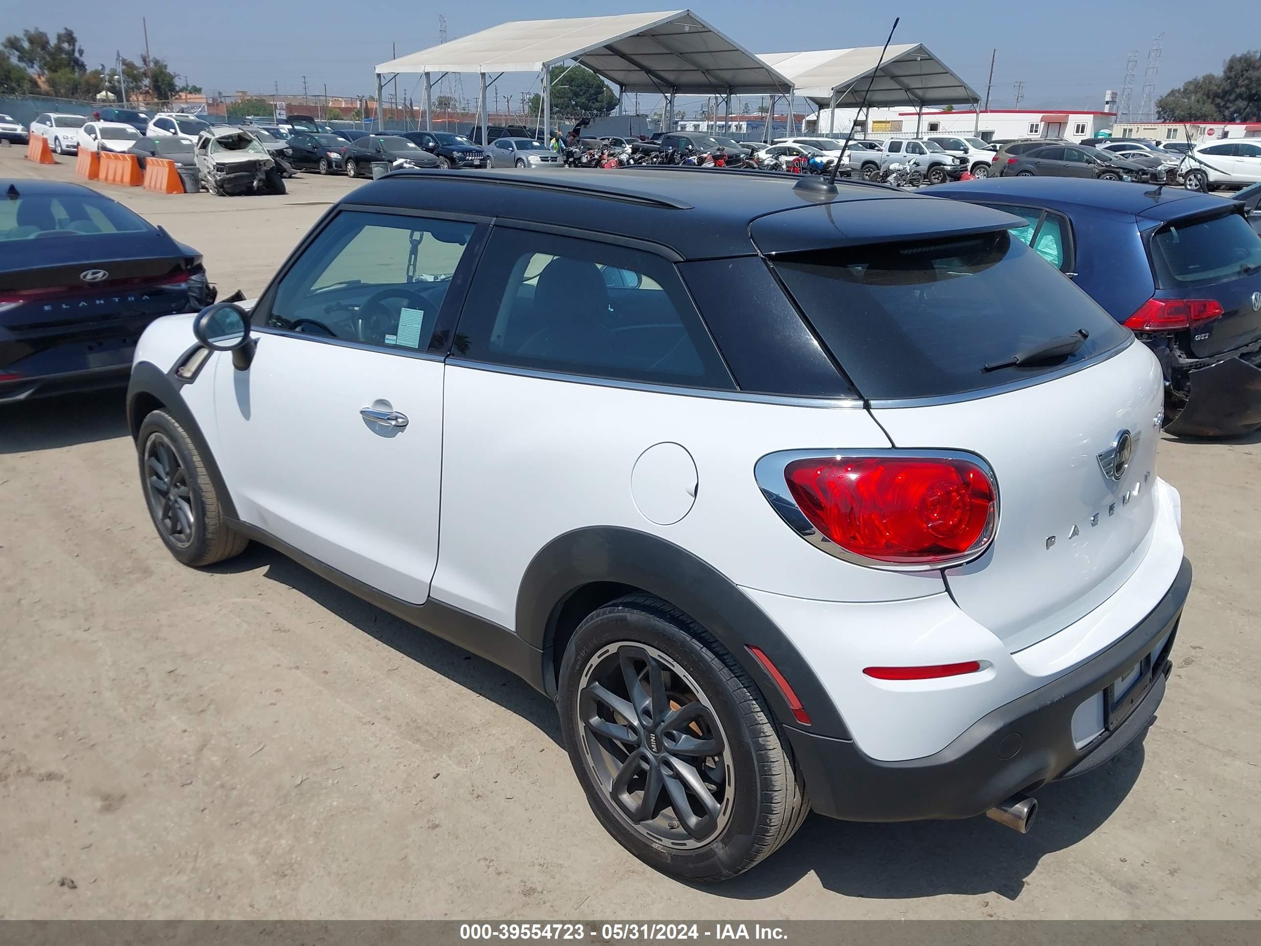 Photo 2 VIN: WMWSS5C52FWT84437 - MINI PACEMAN 