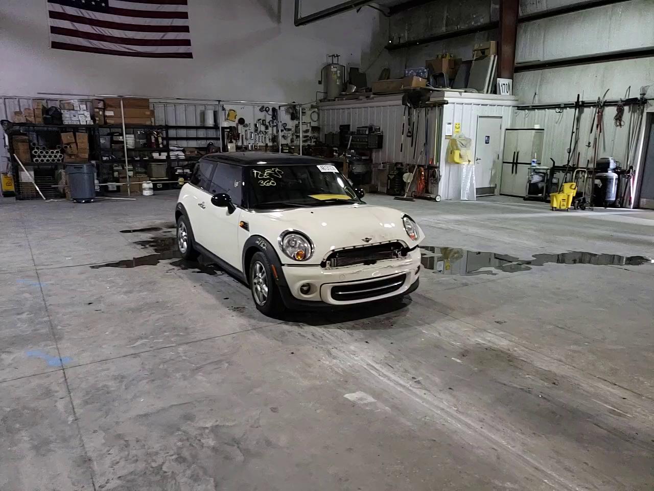 Photo 10 VIN: WMWSU3C52CT367570 - MINI COOPER 