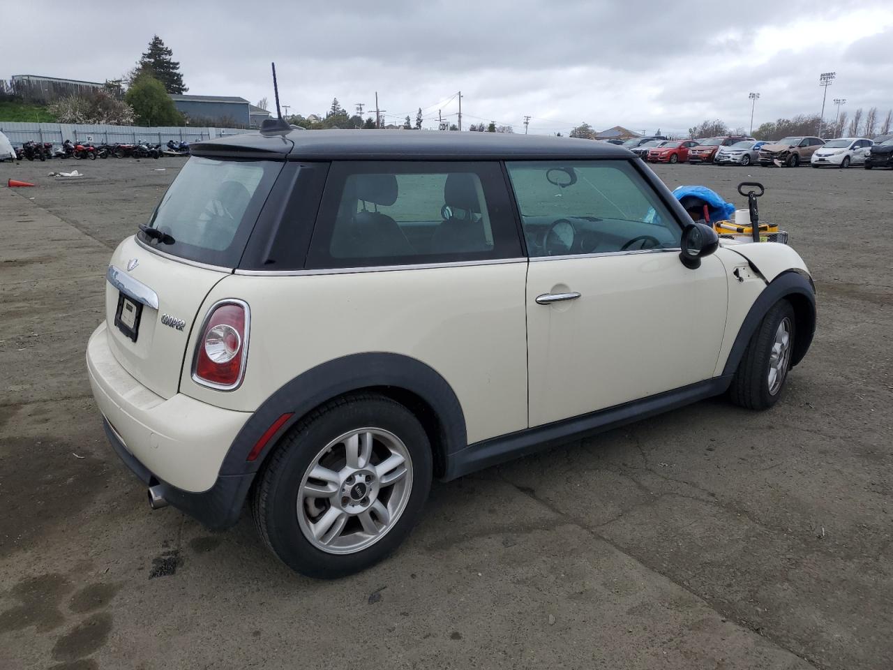 Photo 2 VIN: WMWSU3C52DT678532 - MINI COOPER 