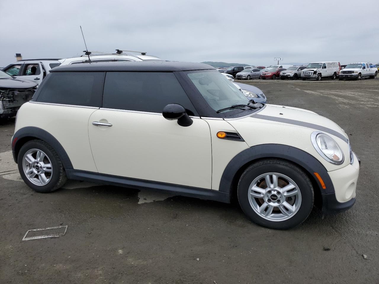 Photo 3 VIN: WMWSU3C53DT684551 - MINI COOPER 