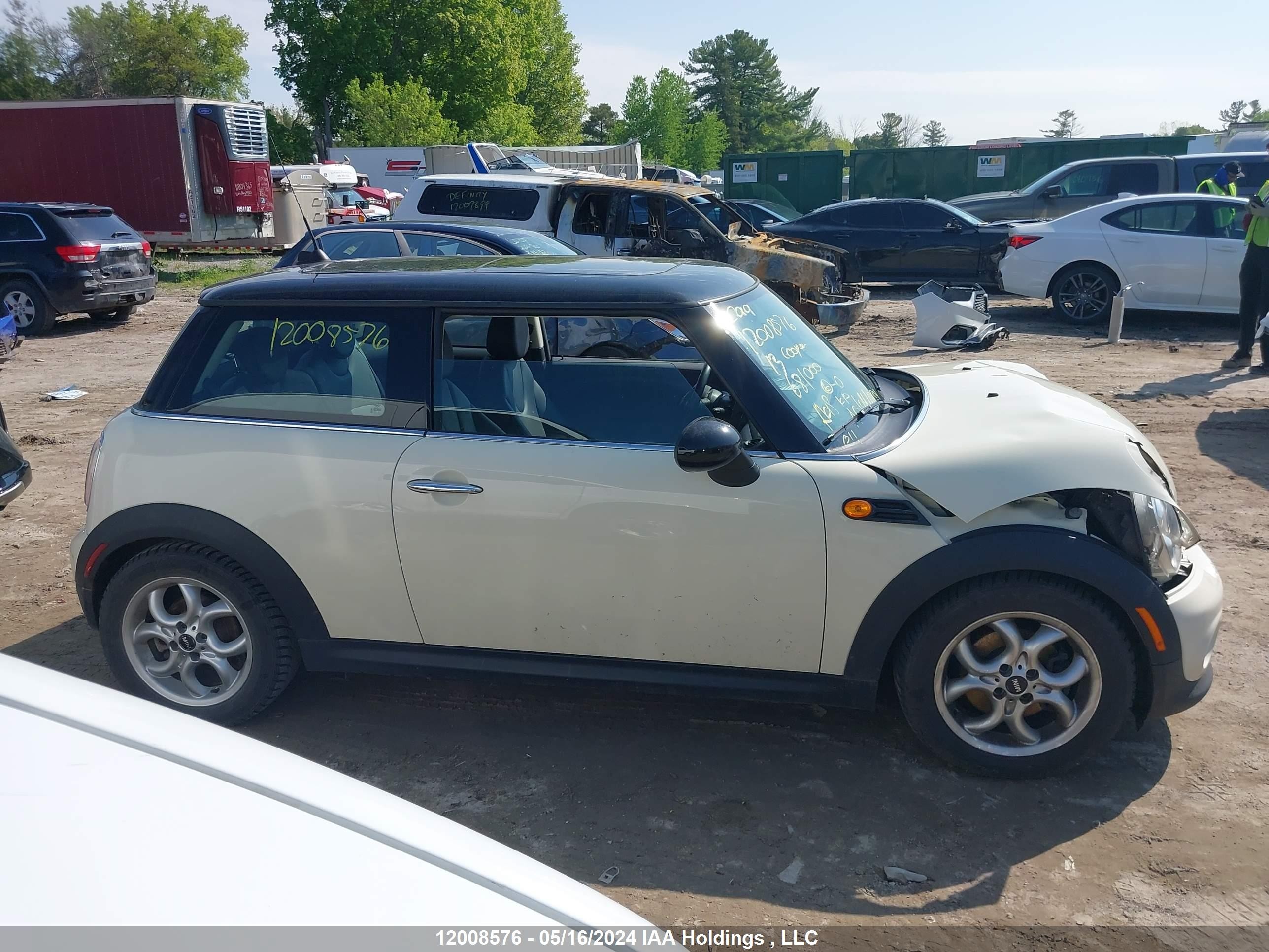 Photo 13 VIN: WMWSU3C56DT681000 - MINI COOPER 