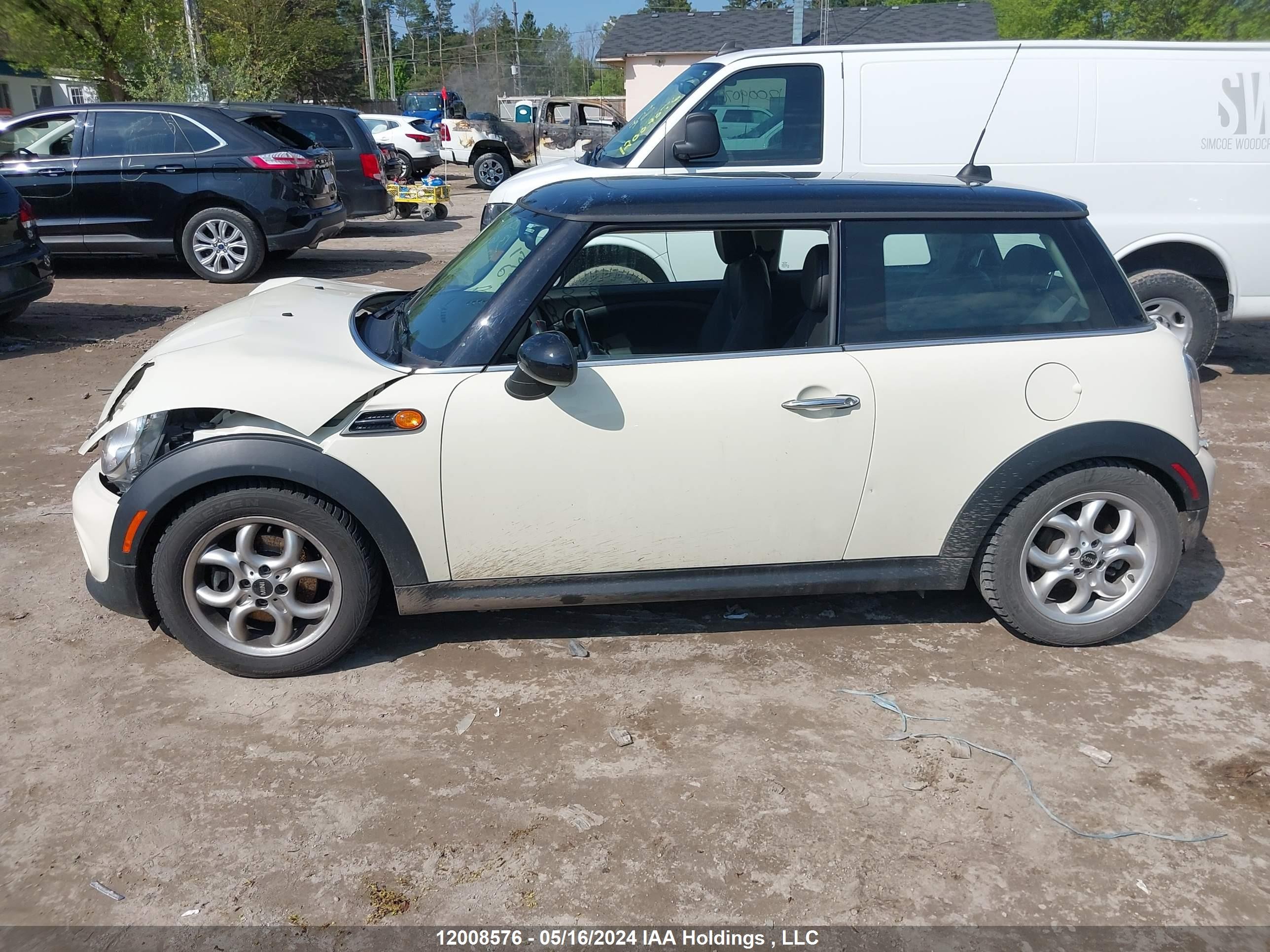 Photo 14 VIN: WMWSU3C56DT681000 - MINI COOPER 