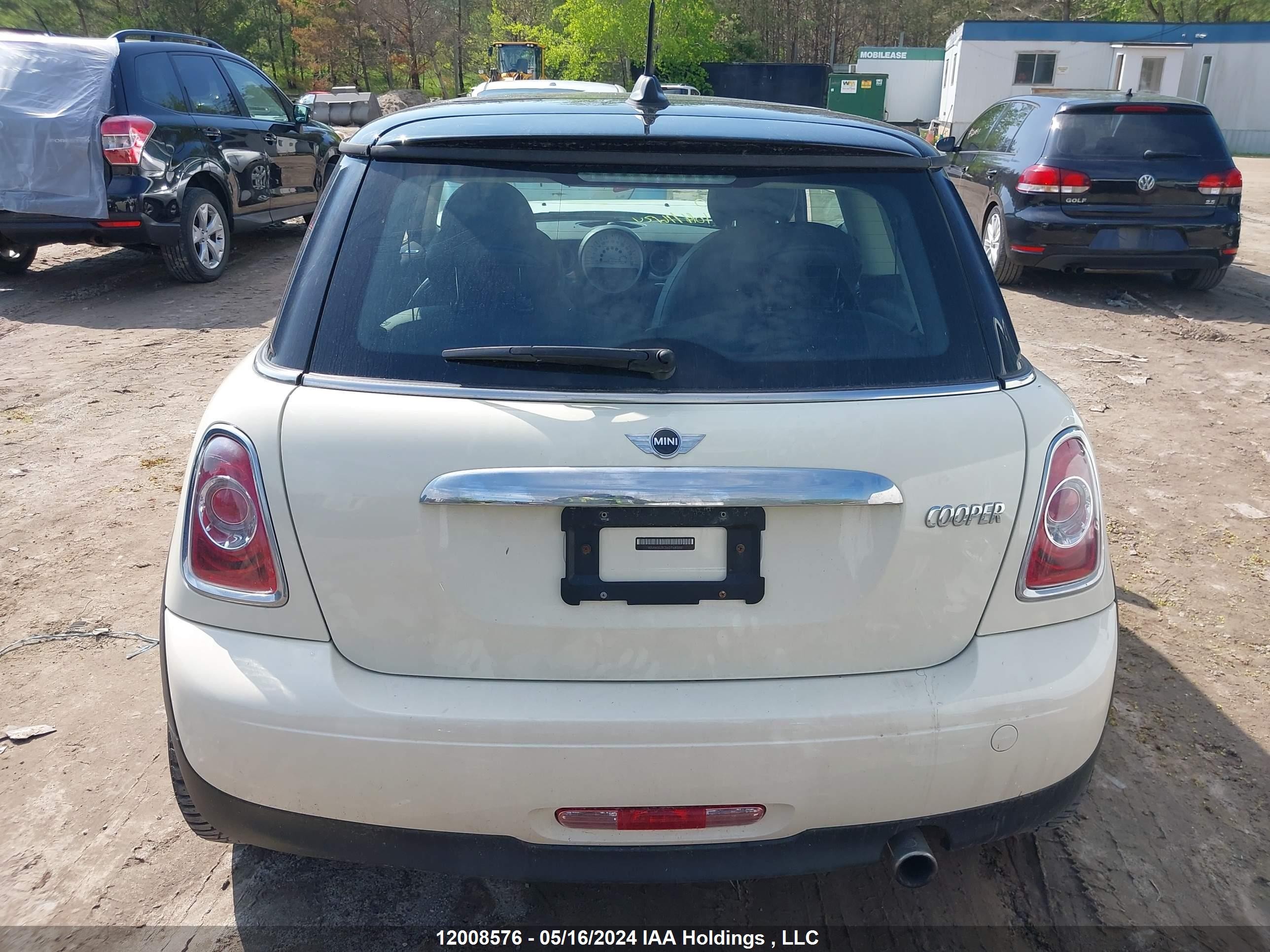 Photo 16 VIN: WMWSU3C56DT681000 - MINI COOPER 