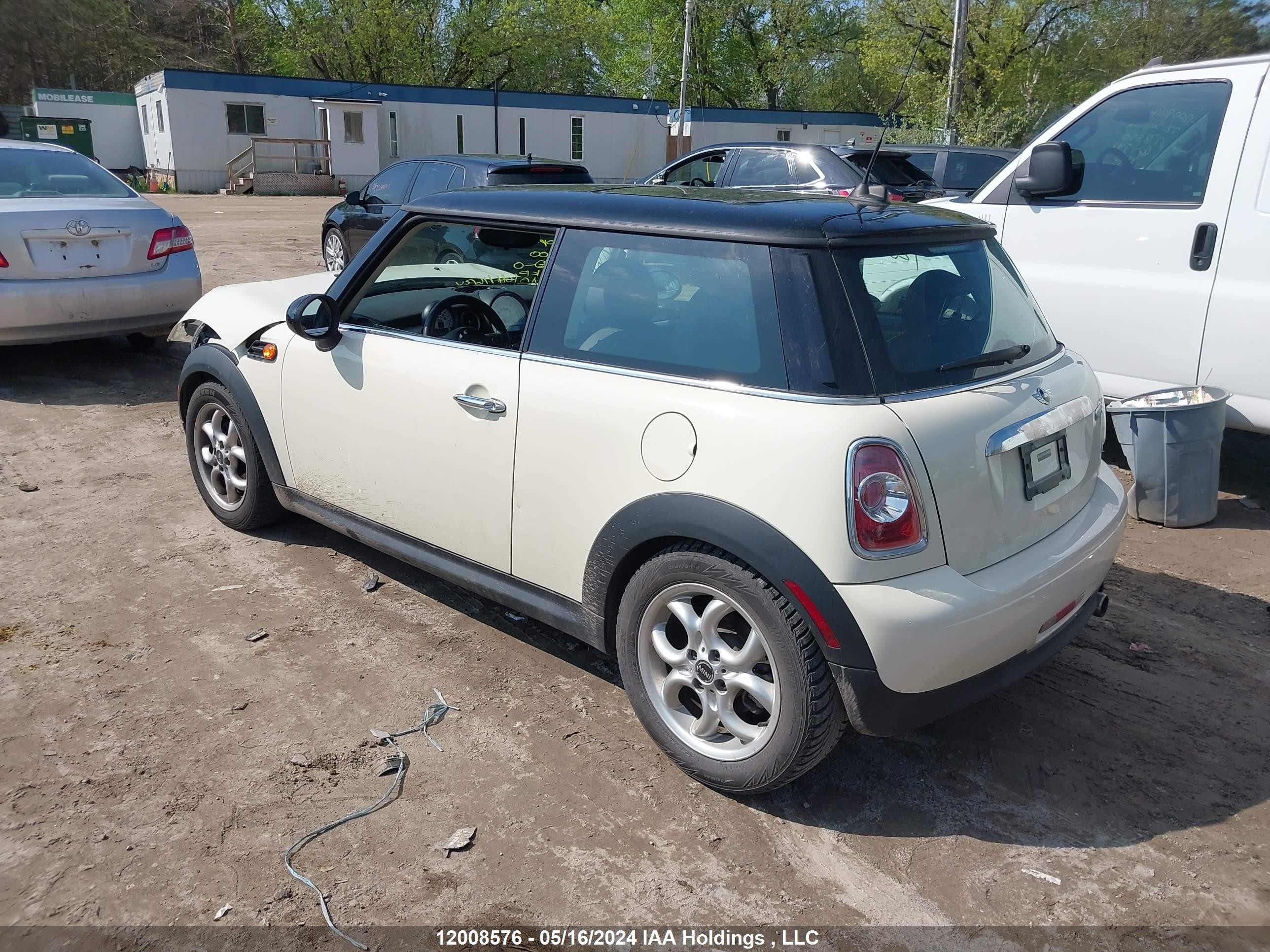 Photo 2 VIN: WMWSU3C56DT681000 - MINI COOPER 