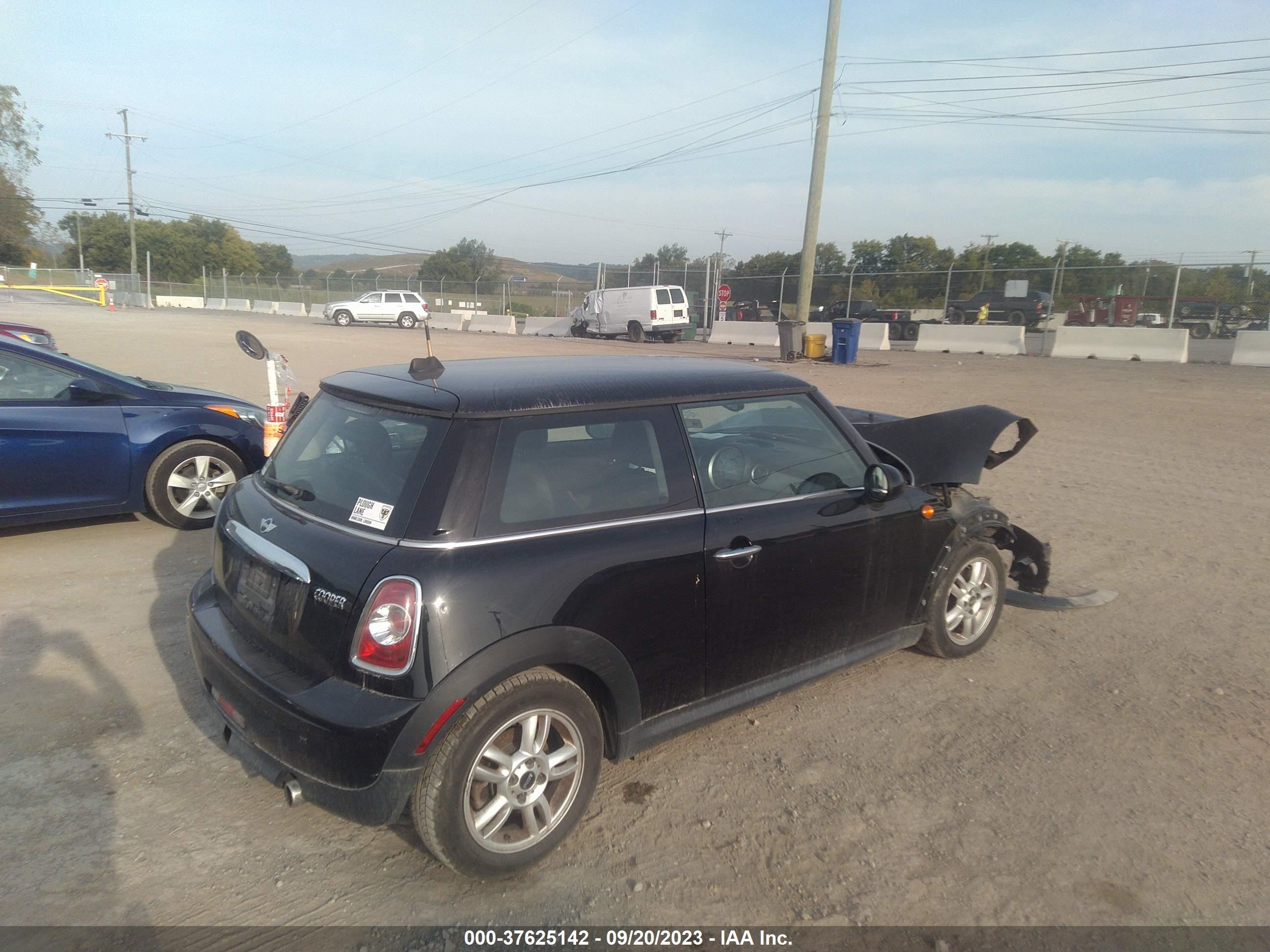 Photo 3 VIN: WMWSU3C57CT368455 - MINI HARD TOP 