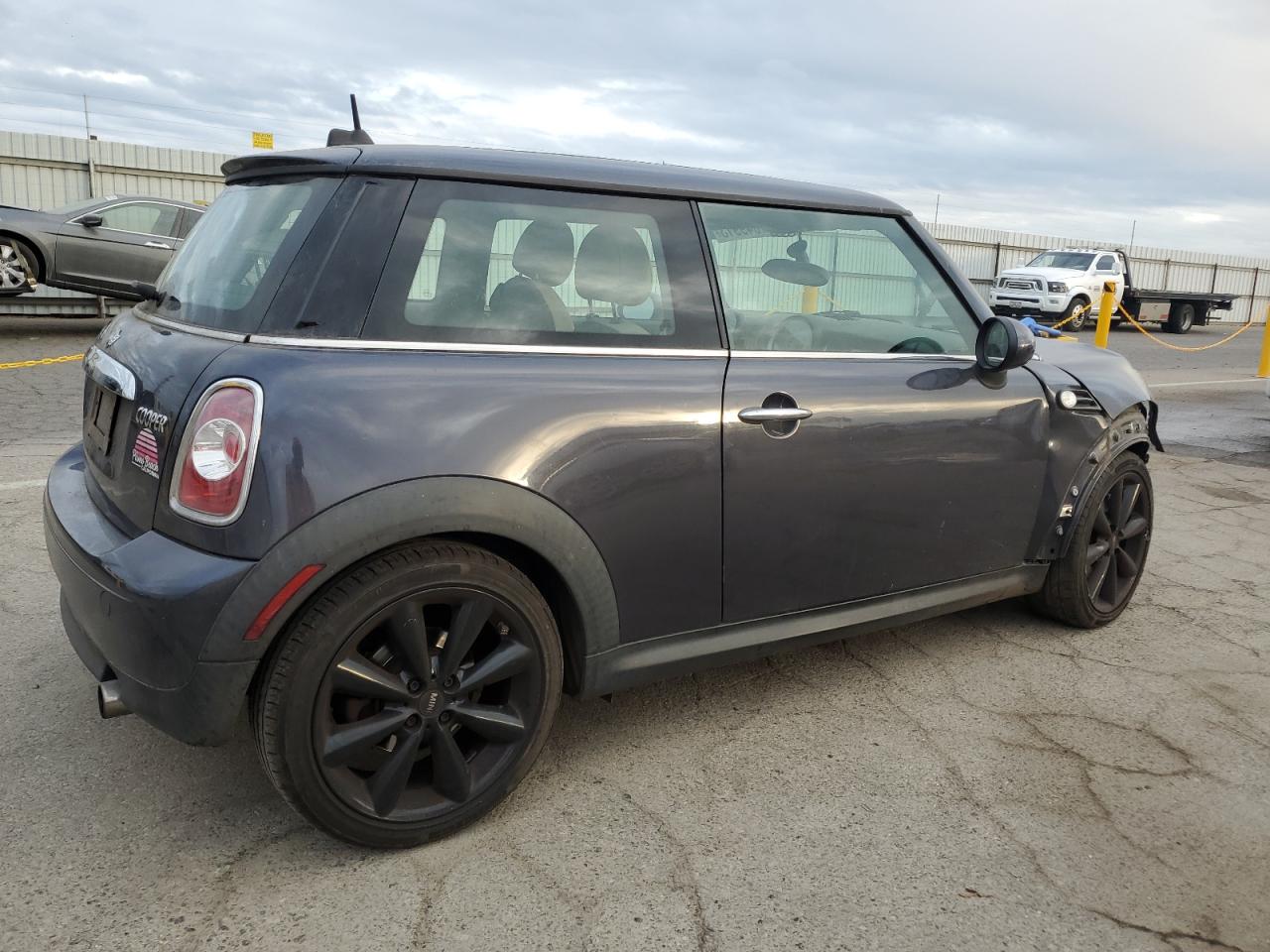 Photo 2 VIN: WMWSU3C58DT677742 - MINI COOPER 