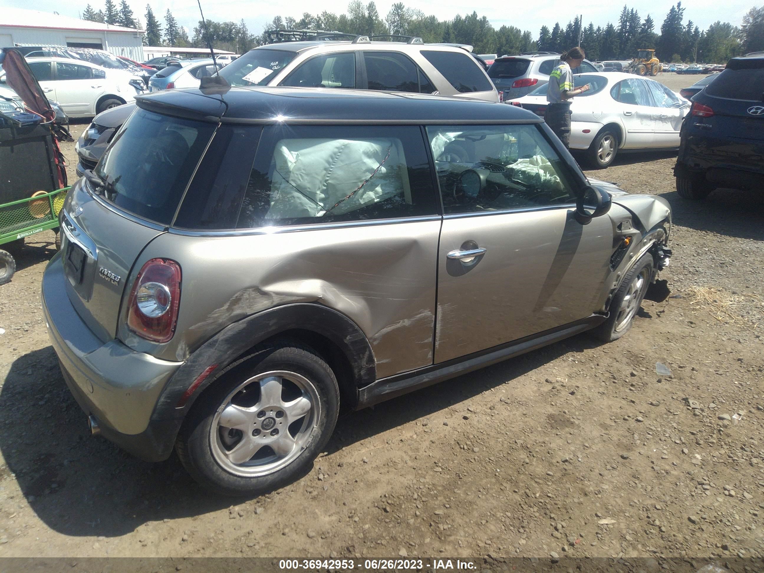 Photo 3 VIN: WMWSU3C59BT092813 - MINI HARD TOP 