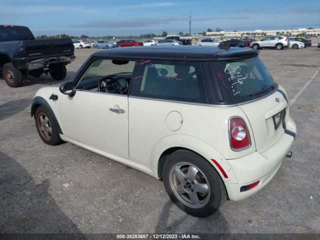 Photo 2 VIN: WMWSU3C5XBT095591 - MINI COOPER 