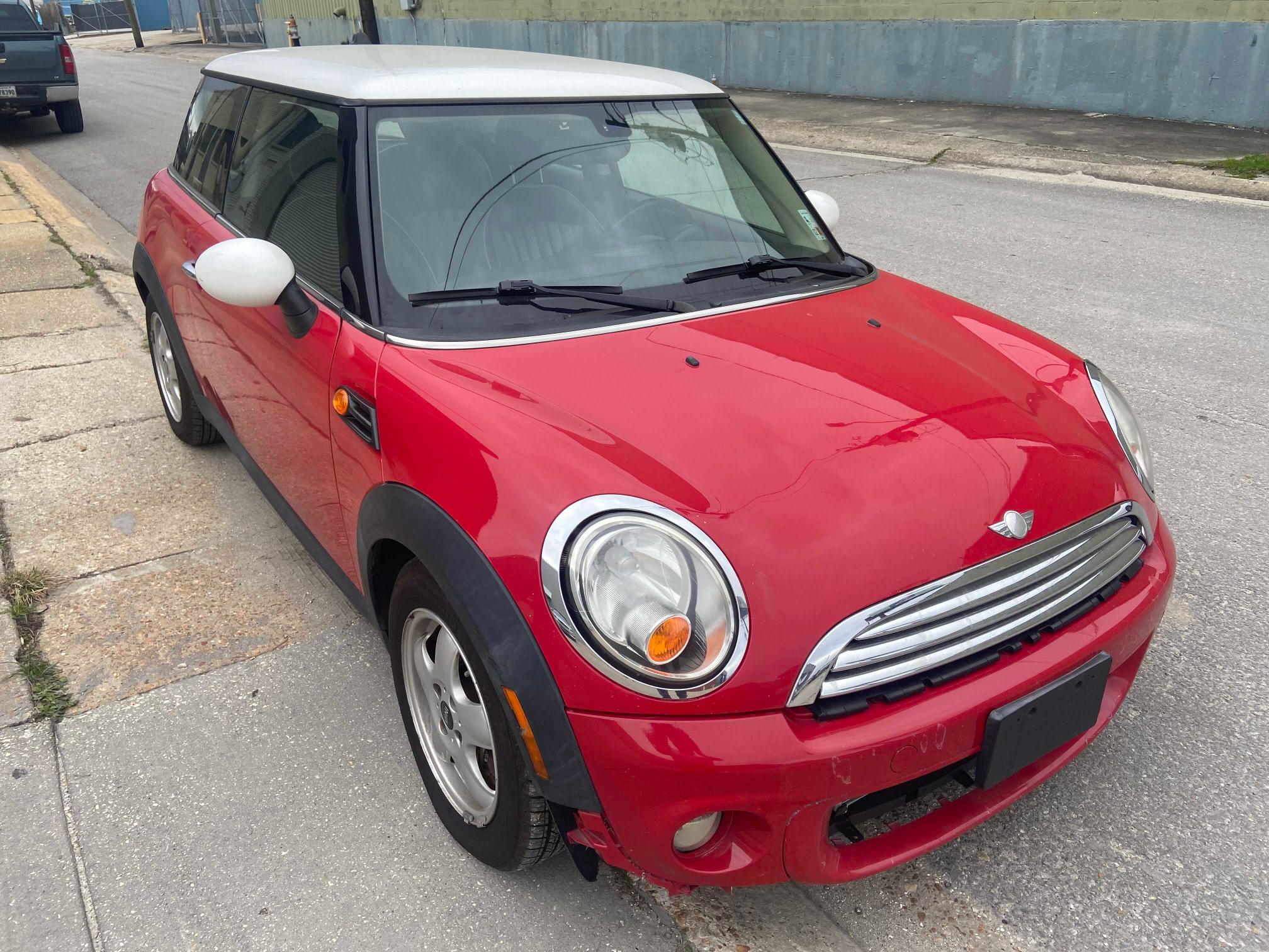 Photo 0 VIN: WMWSU3C5XBT099558 - MINI COOPER 