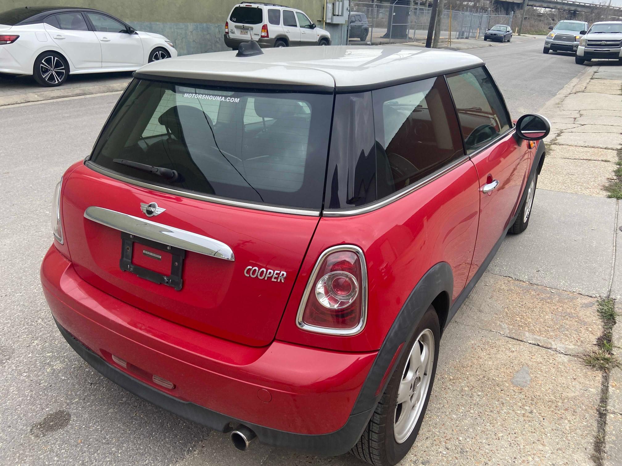 Photo 3 VIN: WMWSU3C5XBT099558 - MINI COOPER 