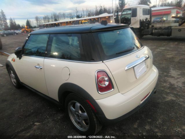 Photo 2 VIN: WMWSU3C5XBT253105 - MINI COOPER 