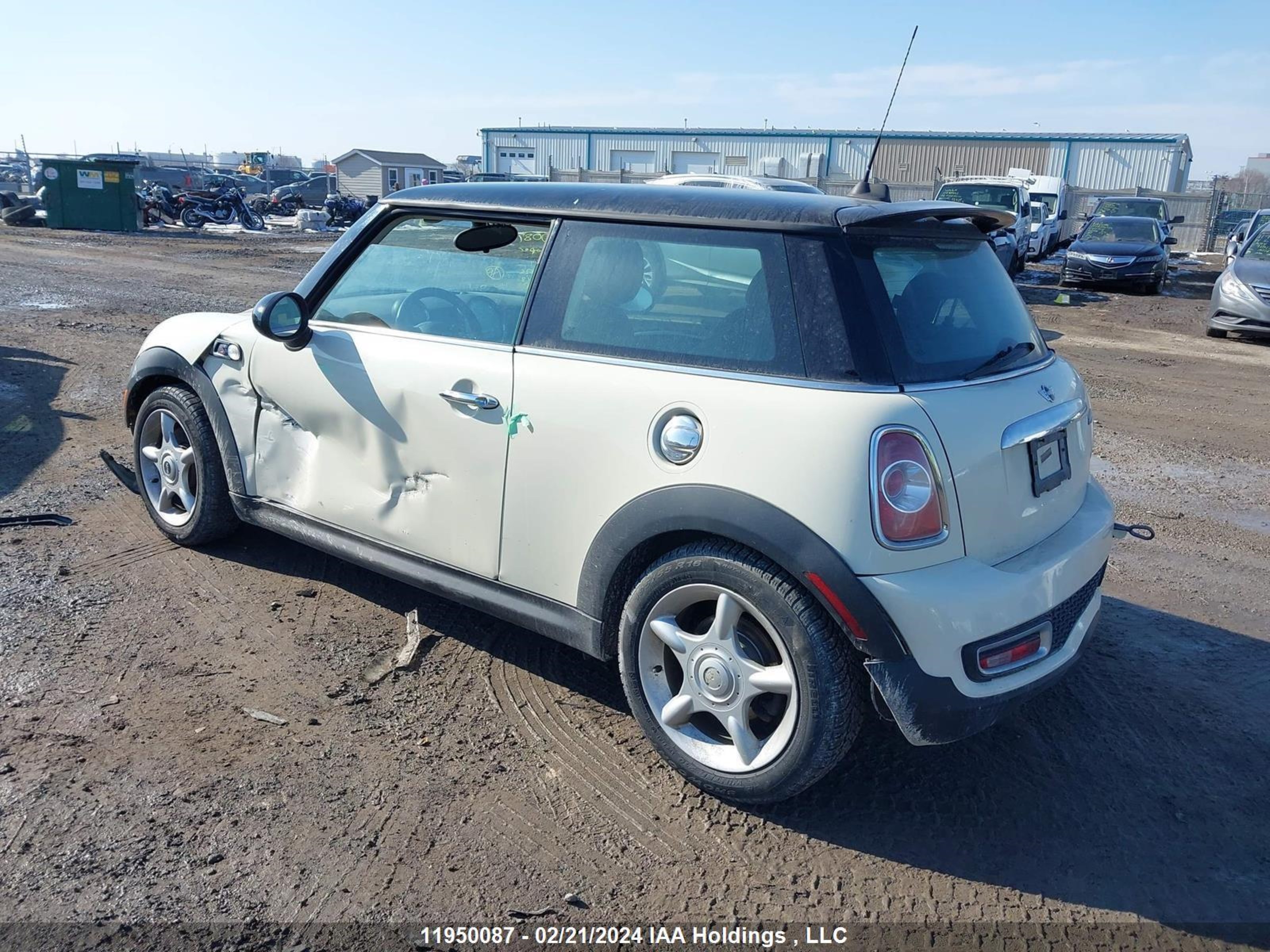 Photo 2 VIN: WMWSV3C50DTY29896 - MINI COOPER 