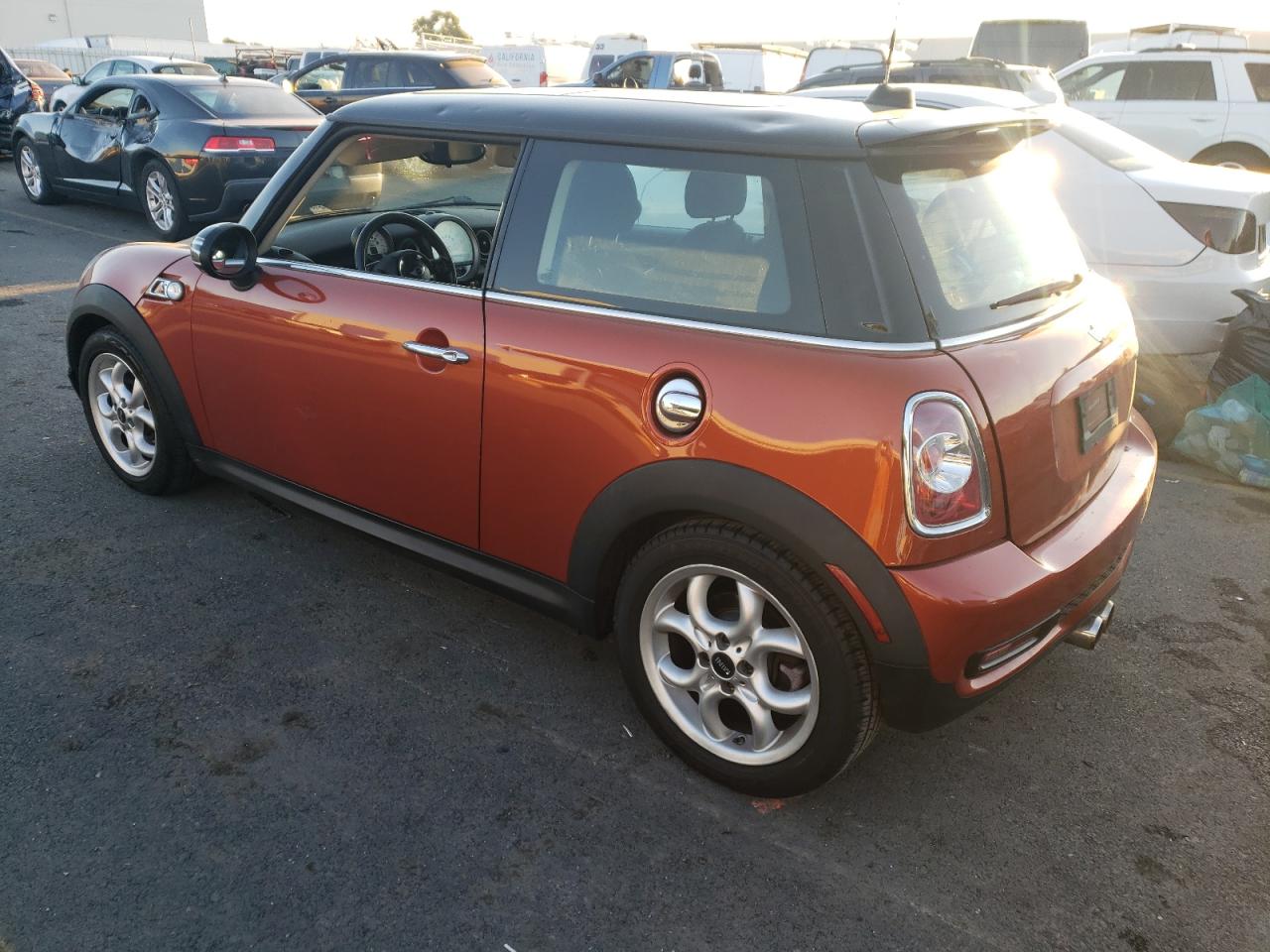 Photo 1 VIN: WMWSV3C55BTY22732 - MINI COOPER 