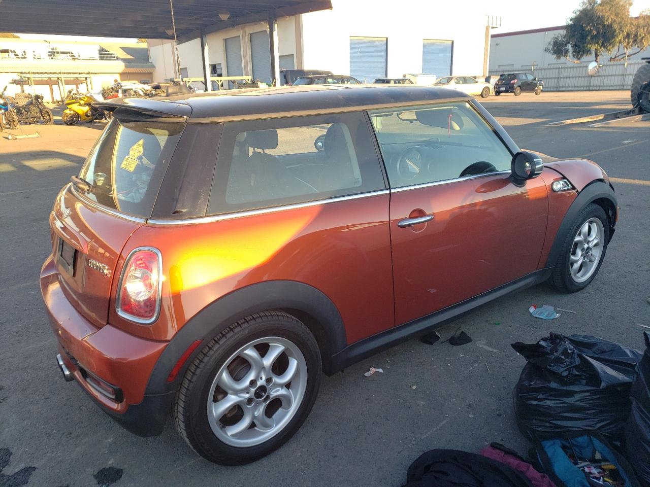 Photo 2 VIN: WMWSV3C55BTY22732 - MINI COOPER 