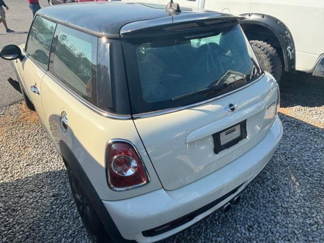 Photo 3 VIN: WMWSV3C59BTY20403 - MINI COOPER 