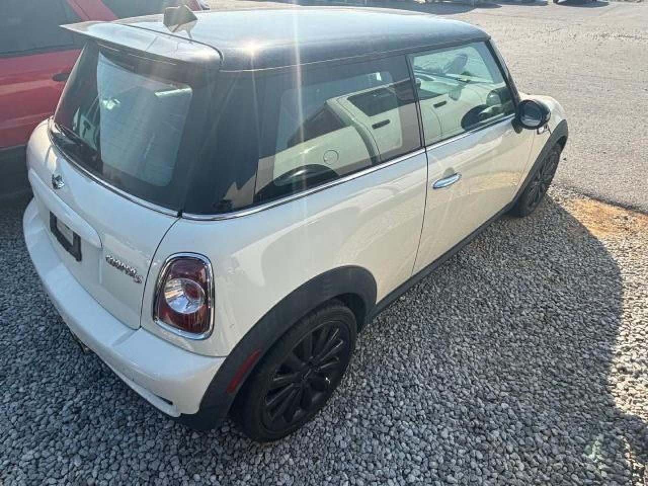 Photo 4 VIN: WMWSV3C59BTY20403 - MINI COOPER 