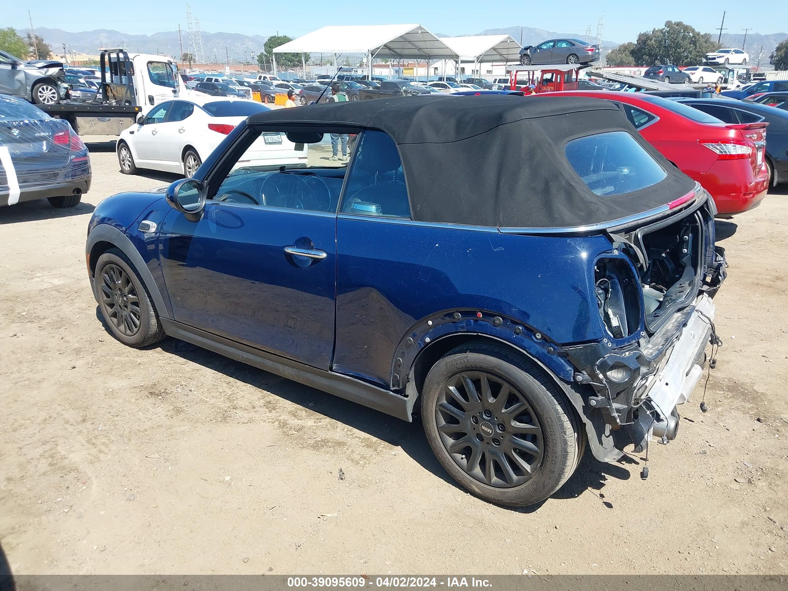 Photo 2 VIN: WMWWG5C37H3D00220 - MINI CONVERTIBLE 