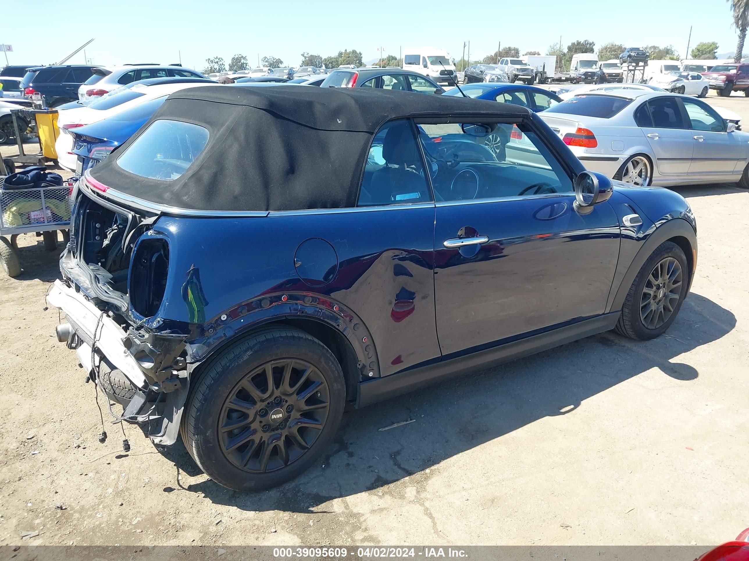 Photo 3 VIN: WMWWG5C37H3D00220 - MINI CONVERTIBLE 