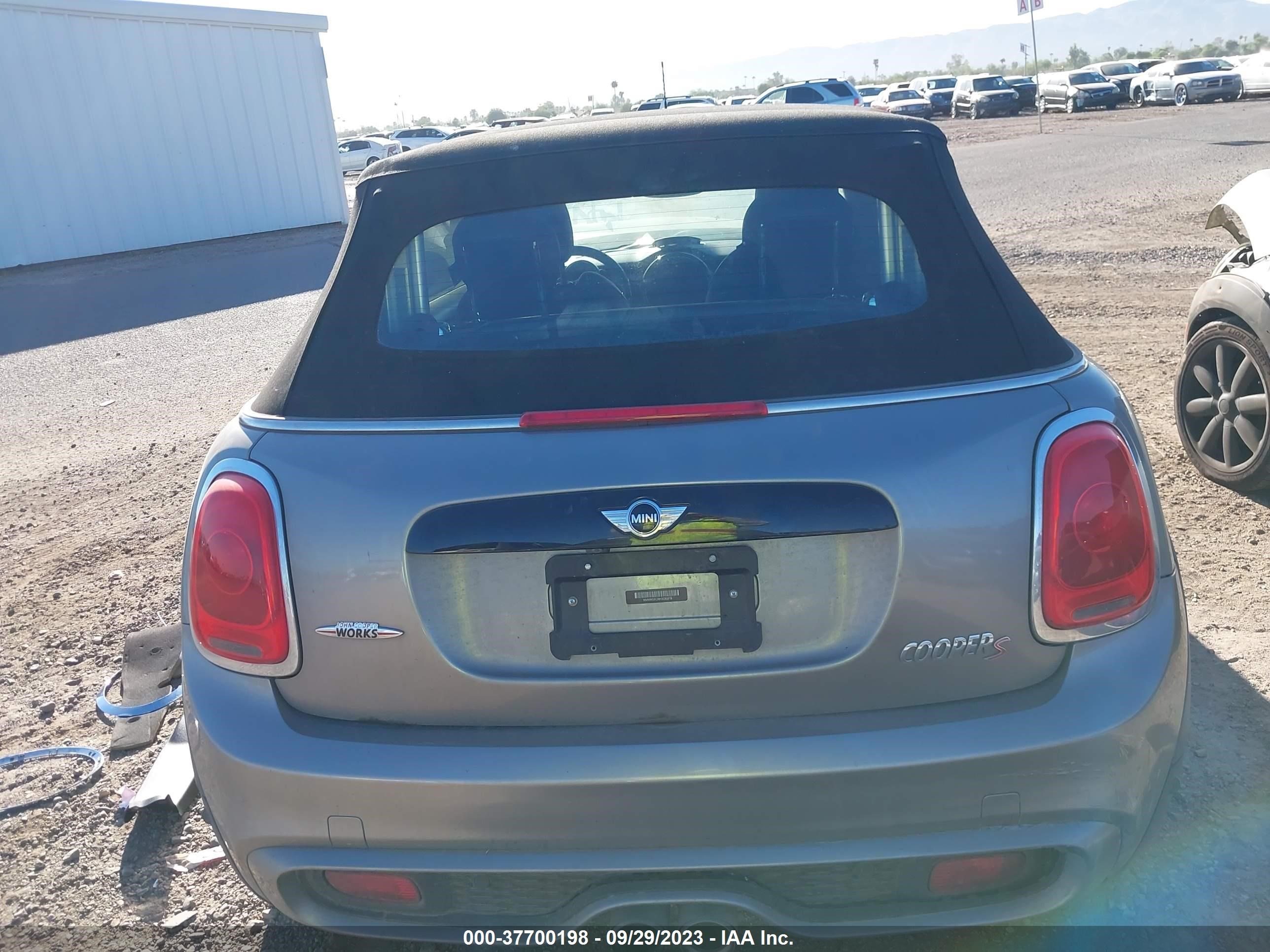 Photo 15 VIN: WMWWG9C39H3C80916 - MINI CONVERTIBLE 