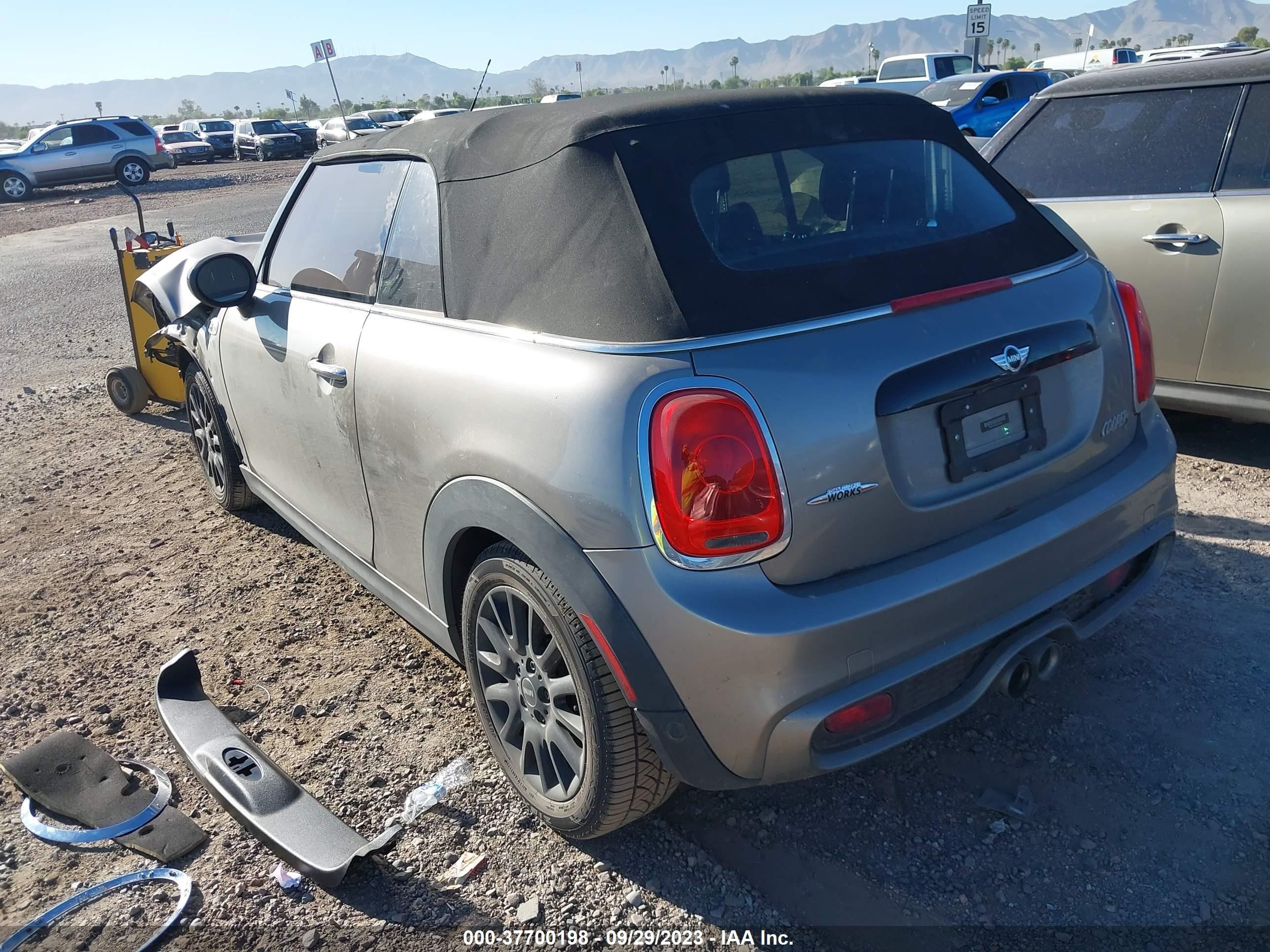 Photo 2 VIN: WMWWG9C39H3C80916 - MINI CONVERTIBLE 