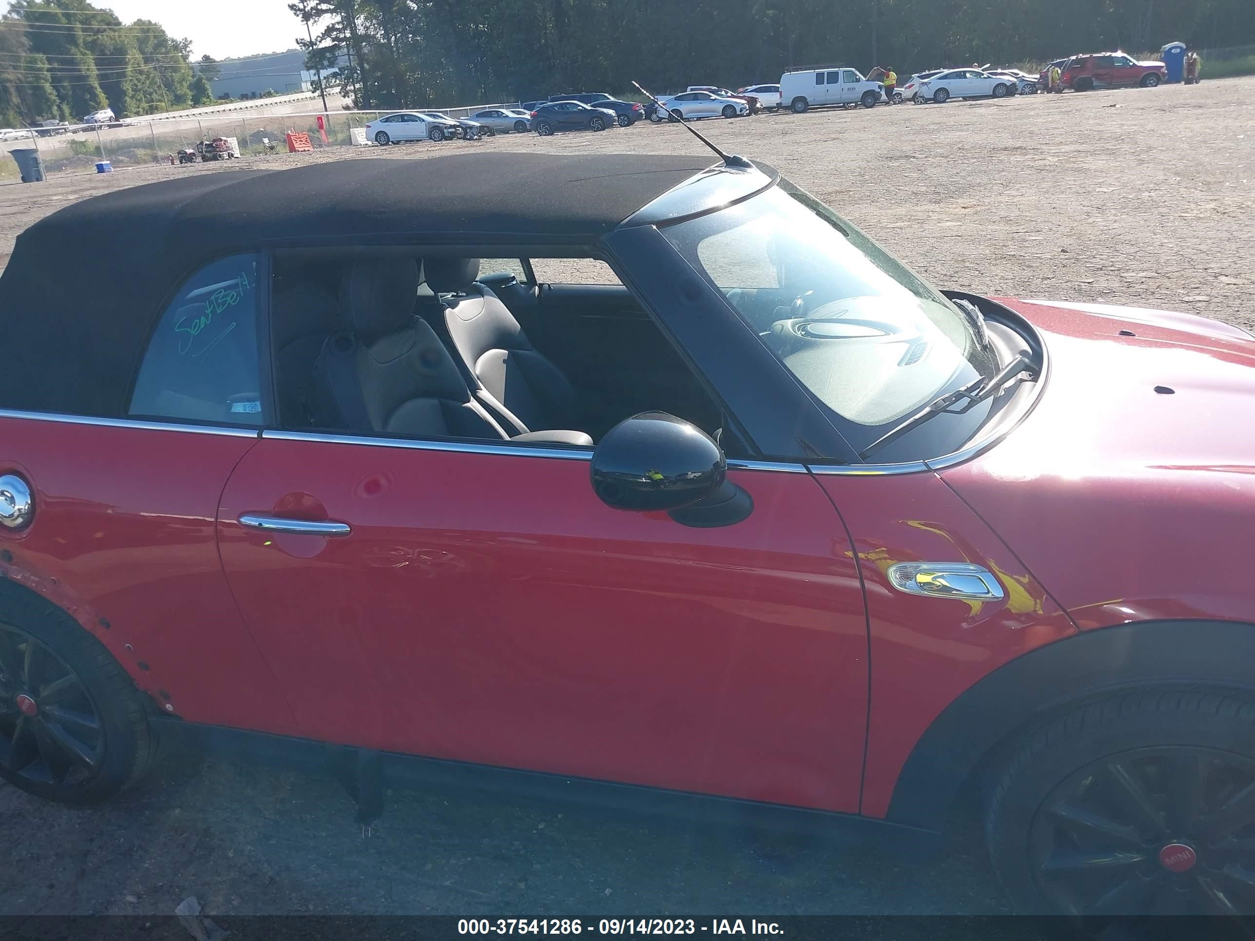 Photo 12 VIN: WMWWG9C59K3E41628 - MINI CONVERTIBLE 