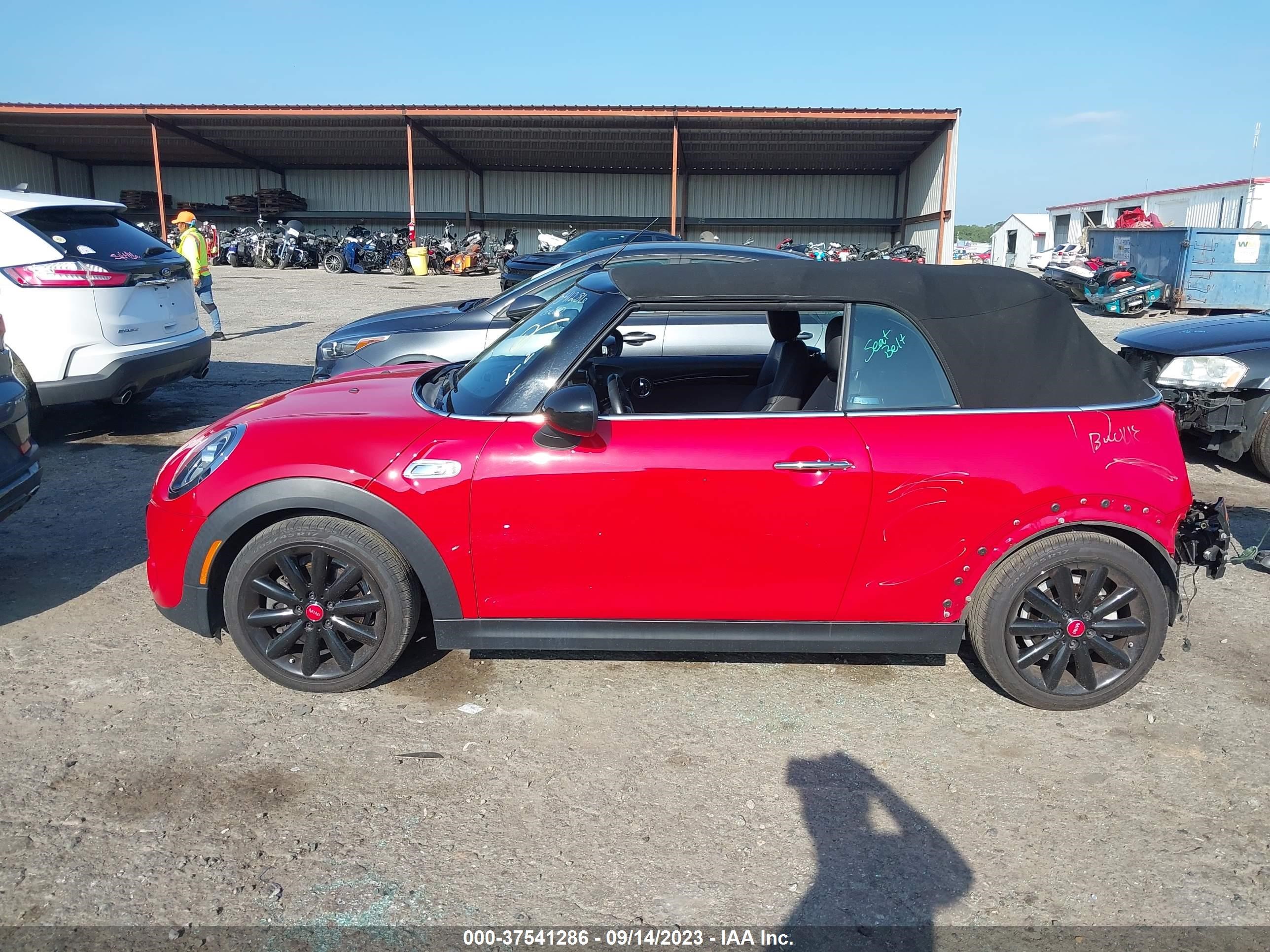 Photo 13 VIN: WMWWG9C59K3E41628 - MINI CONVERTIBLE 