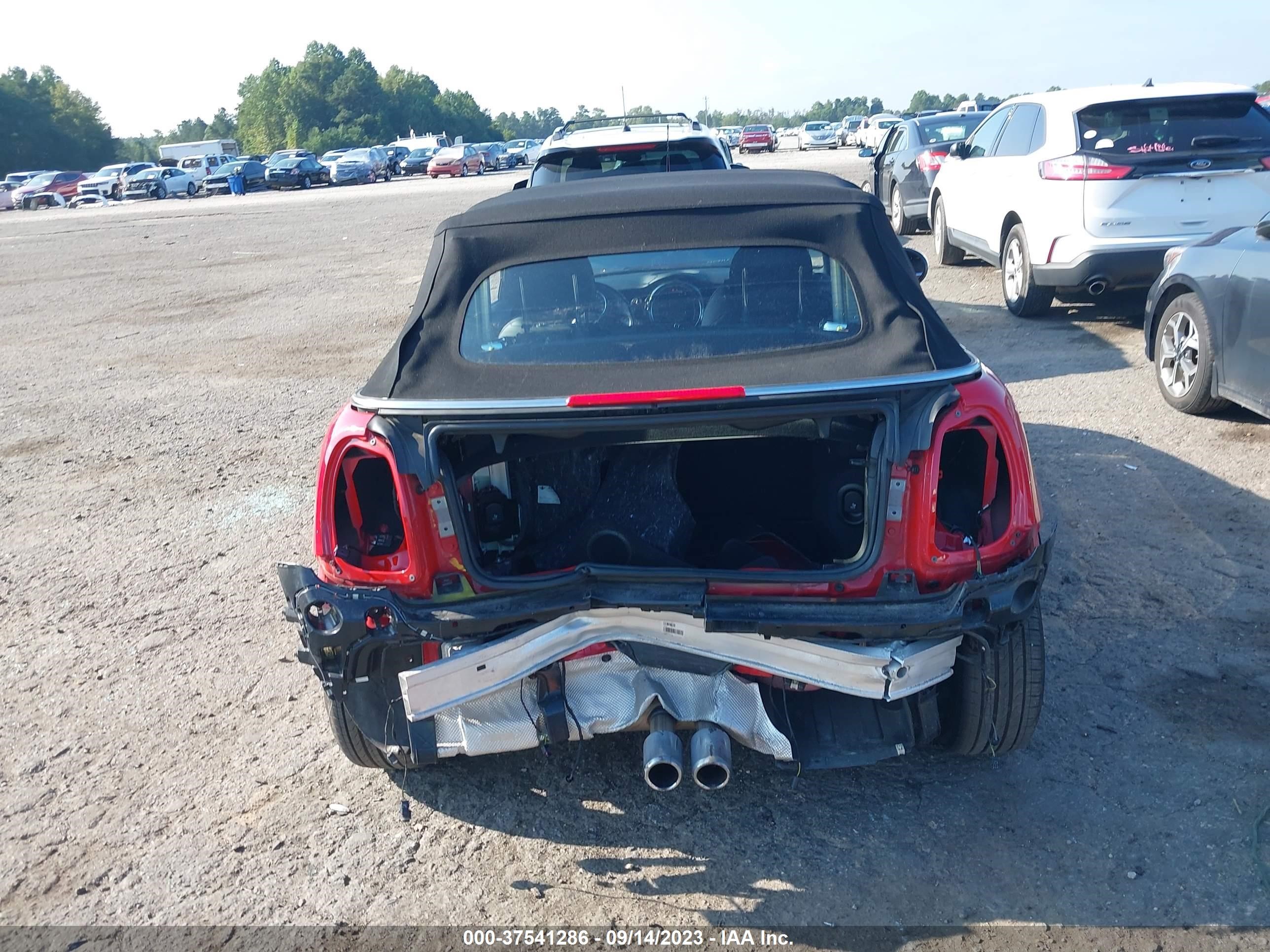 Photo 15 VIN: WMWWG9C59K3E41628 - MINI CONVERTIBLE 