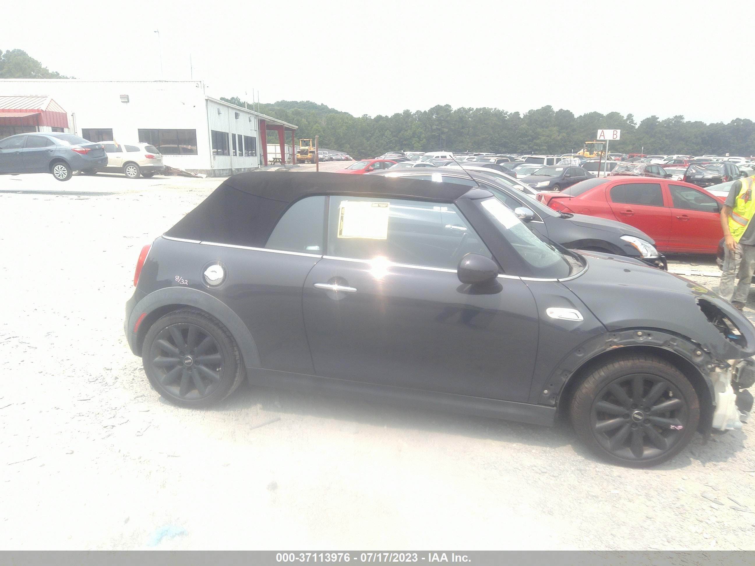 Photo 12 VIN: WMWWG9C5XG3A91269 - MINI COOPER CONVERTIBLE 