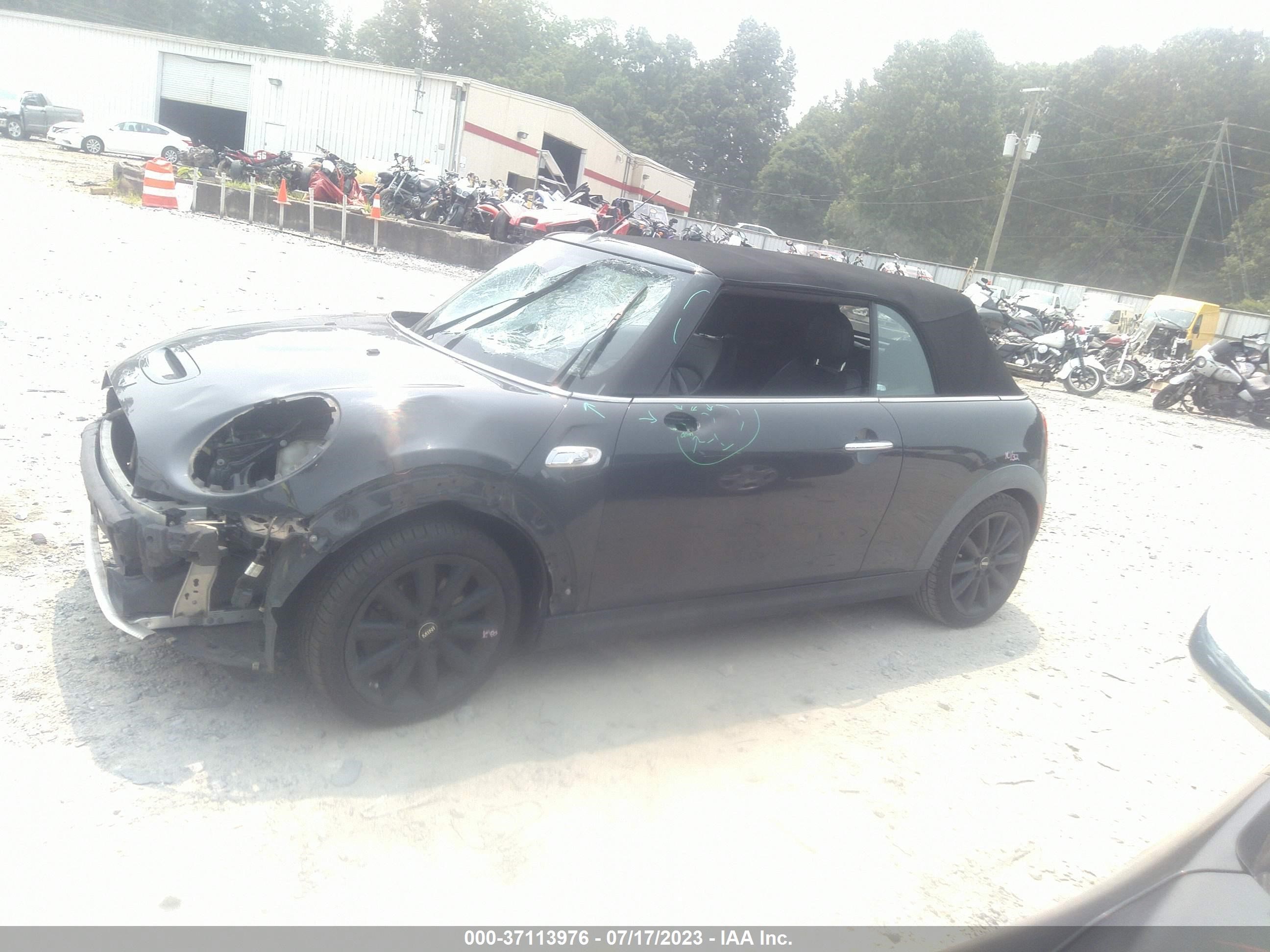 Photo 13 VIN: WMWWG9C5XG3A91269 - MINI COOPER CONVERTIBLE 