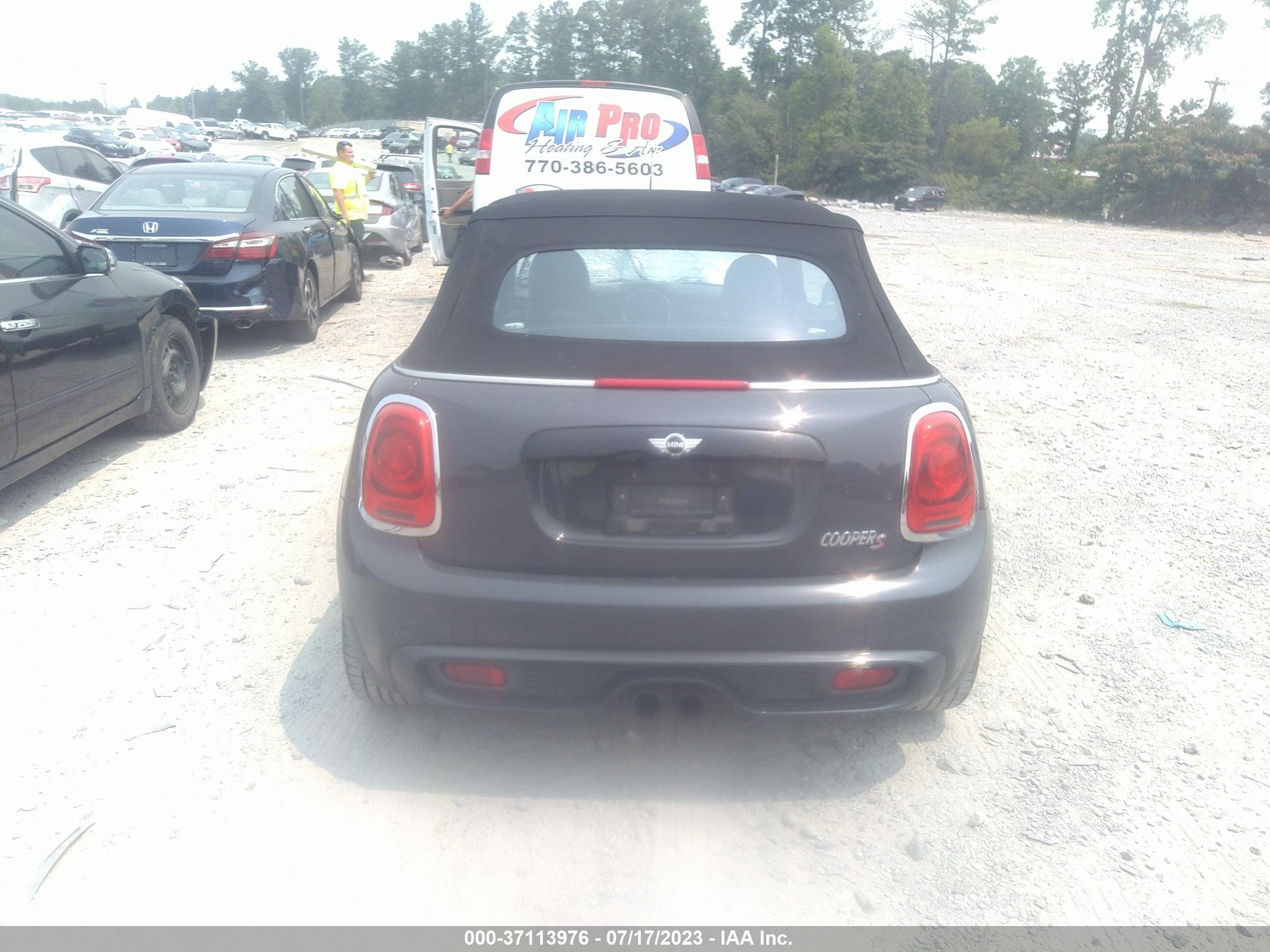 Photo 15 VIN: WMWWG9C5XG3A91269 - MINI COOPER CONVERTIBLE 