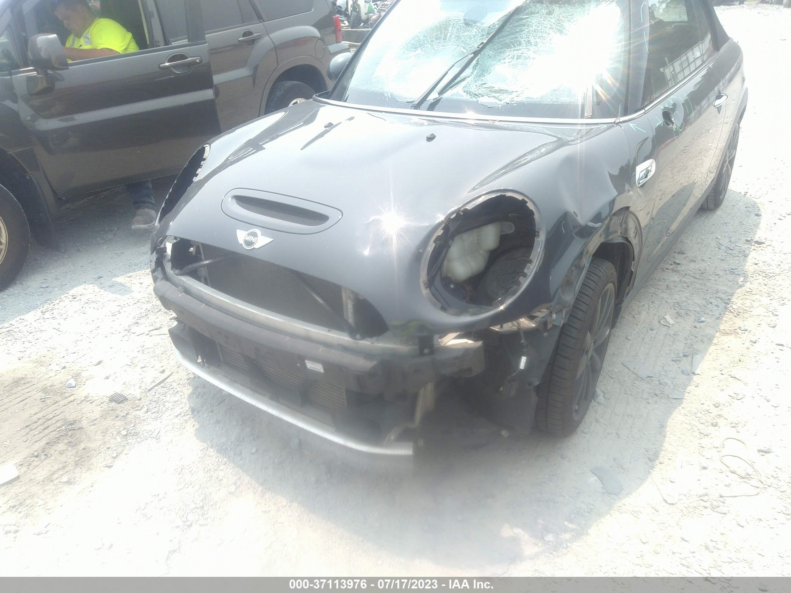 Photo 5 VIN: WMWWG9C5XG3A91269 - MINI COOPER CONVERTIBLE 