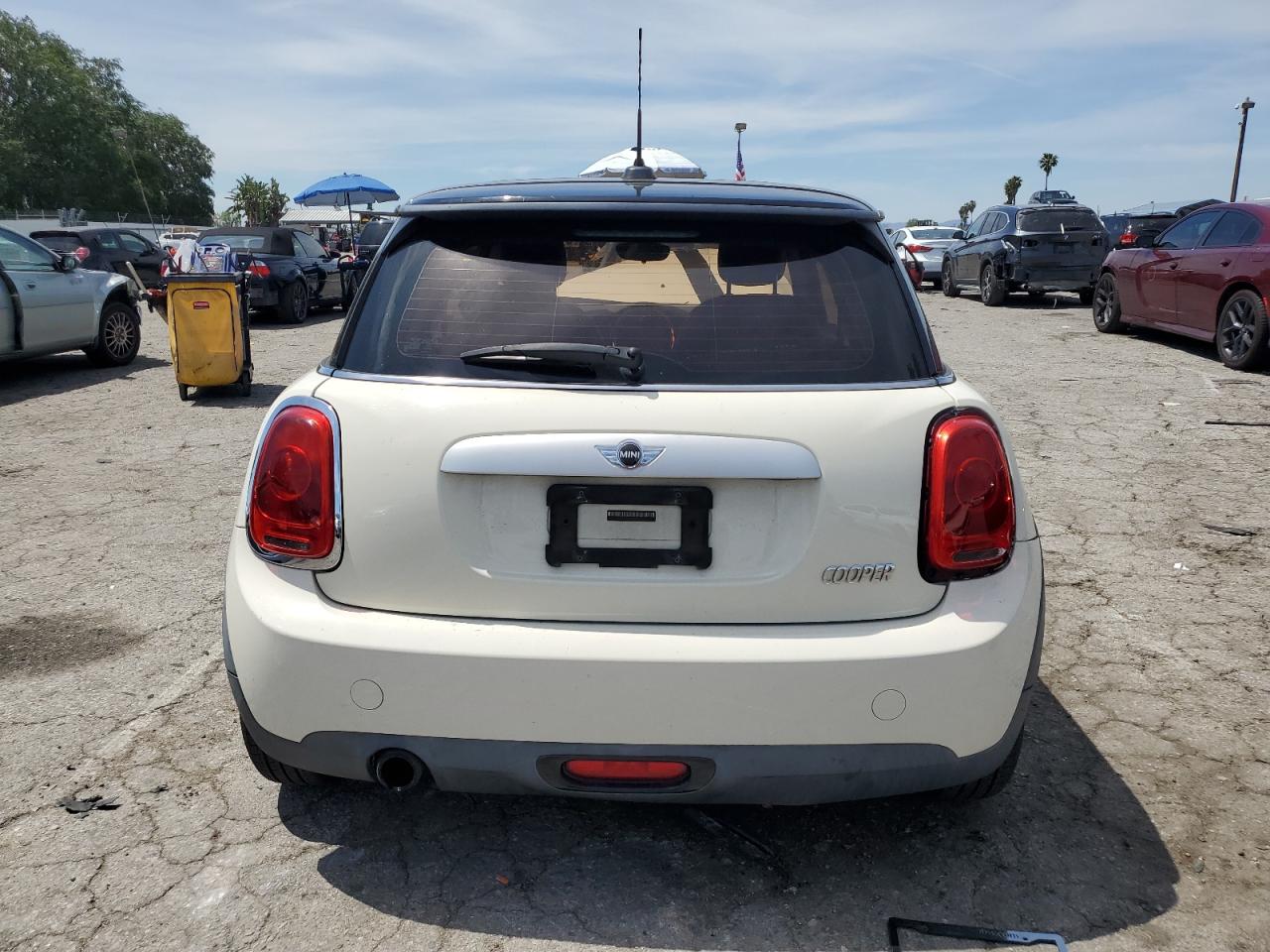 Photo 5 VIN: WMWXM5C55FT937647 - MINI COOPER 