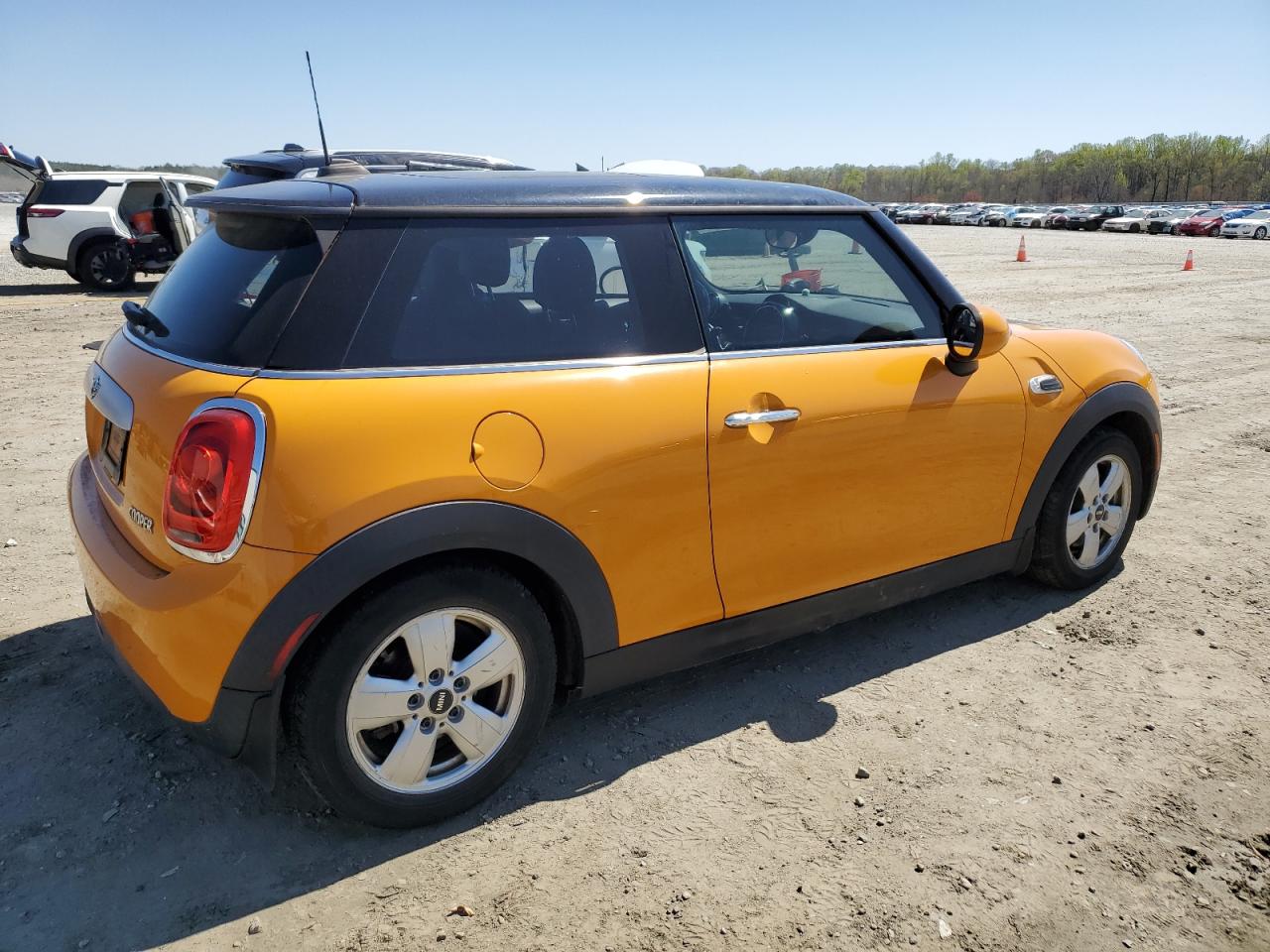 Photo 2 VIN: WMWXM5C57FT974232 - MINI COOPER 