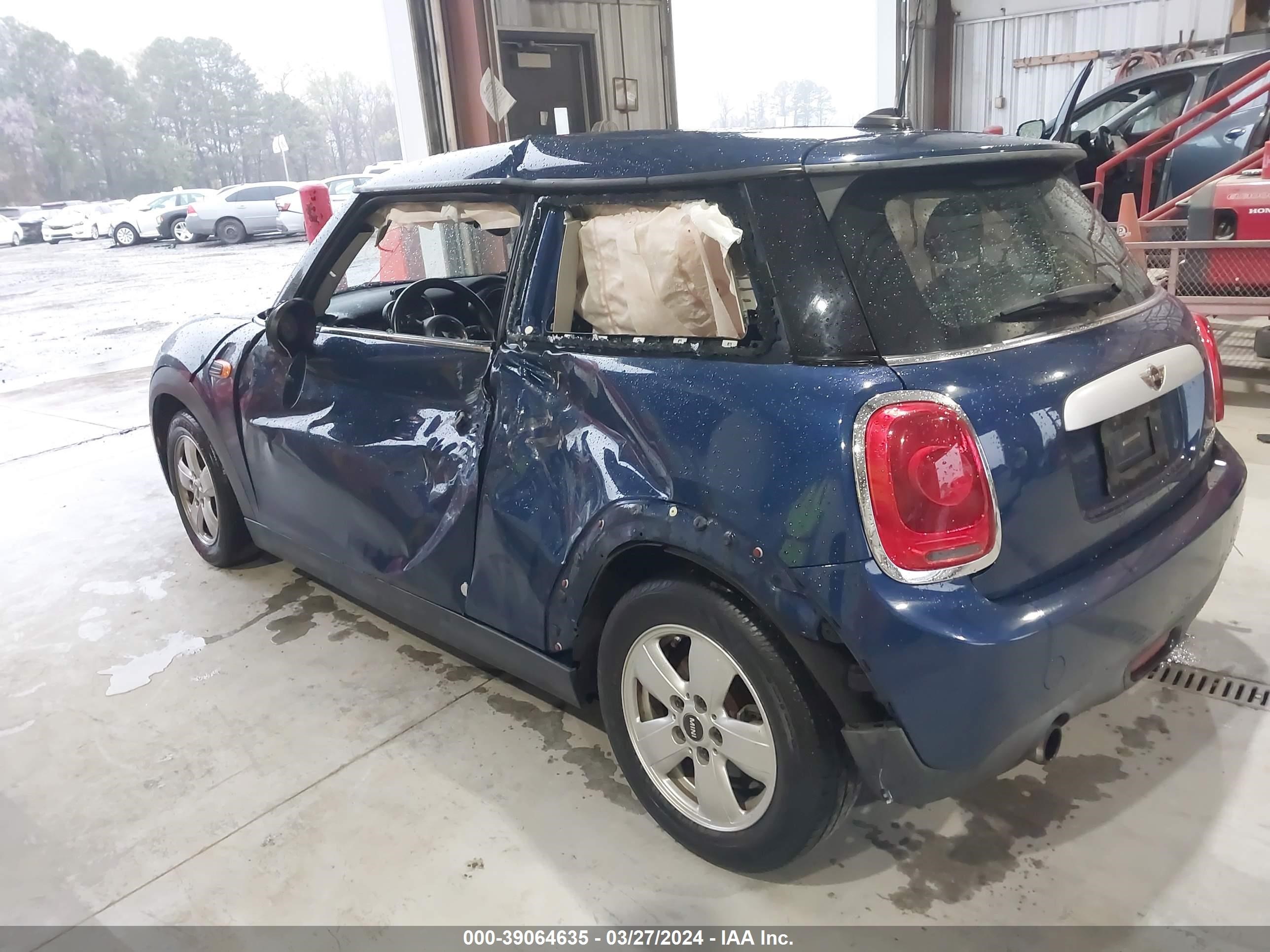 Photo 2 VIN: WMWXM5C58FT938081 - MINI HARD TOP 