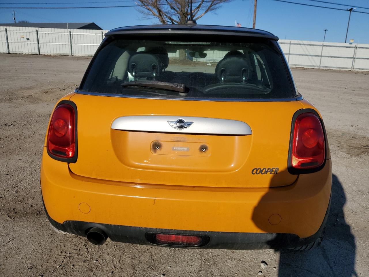 Photo 5 VIN: WMWXM5C5XF3A04992 - MINI COOPER 