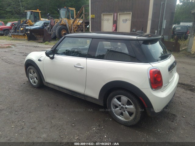 Photo 2 VIN: WMWXP5C31H3C64951 - MINI COOPER 