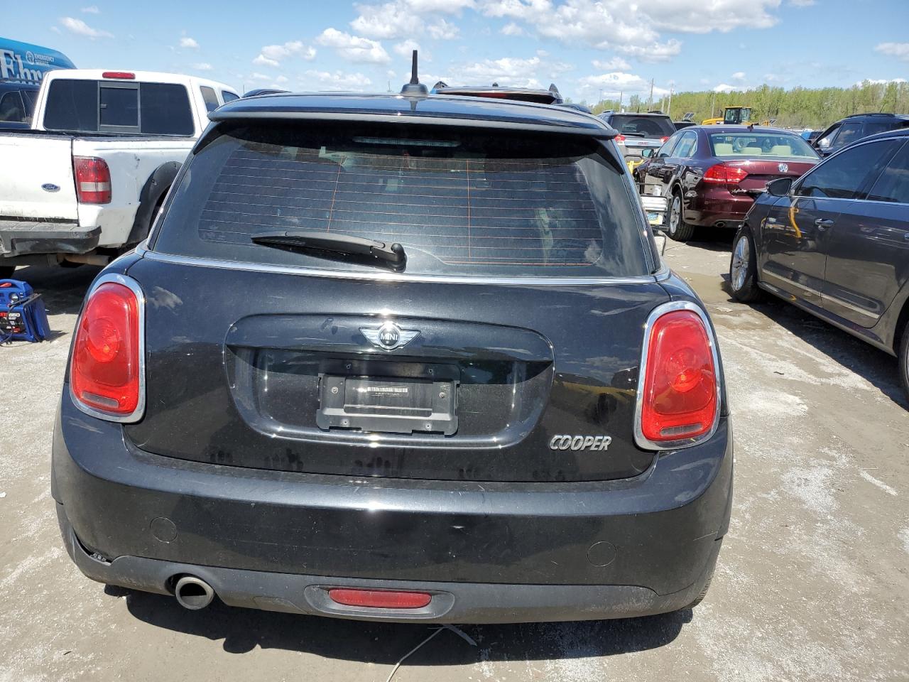 Photo 5 VIN: WMWXP5C3XH2G60396 - MINI COOPER 