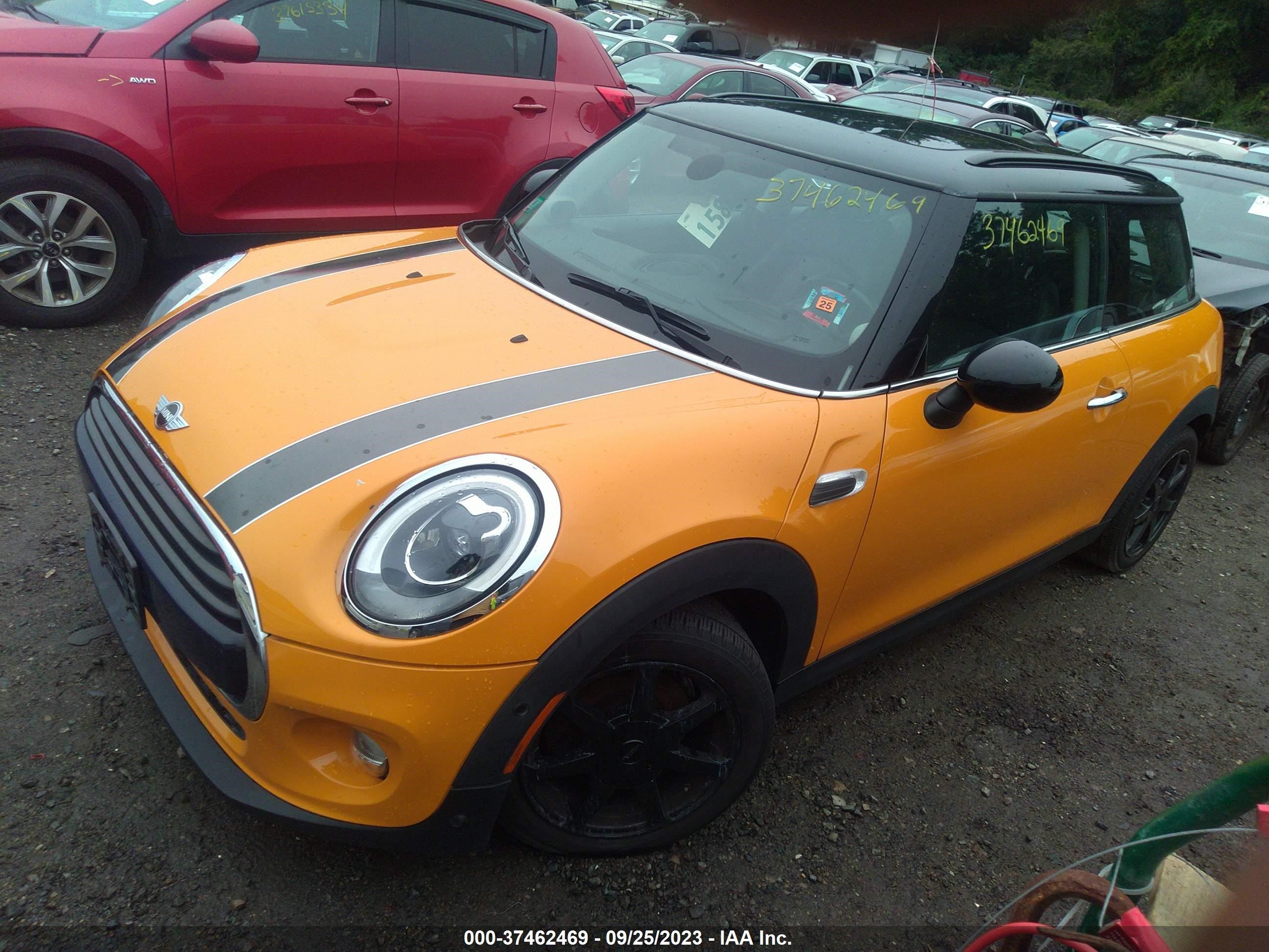 Photo 1 VIN: WMWXP5C50G3B76232 - MINI COOPER 