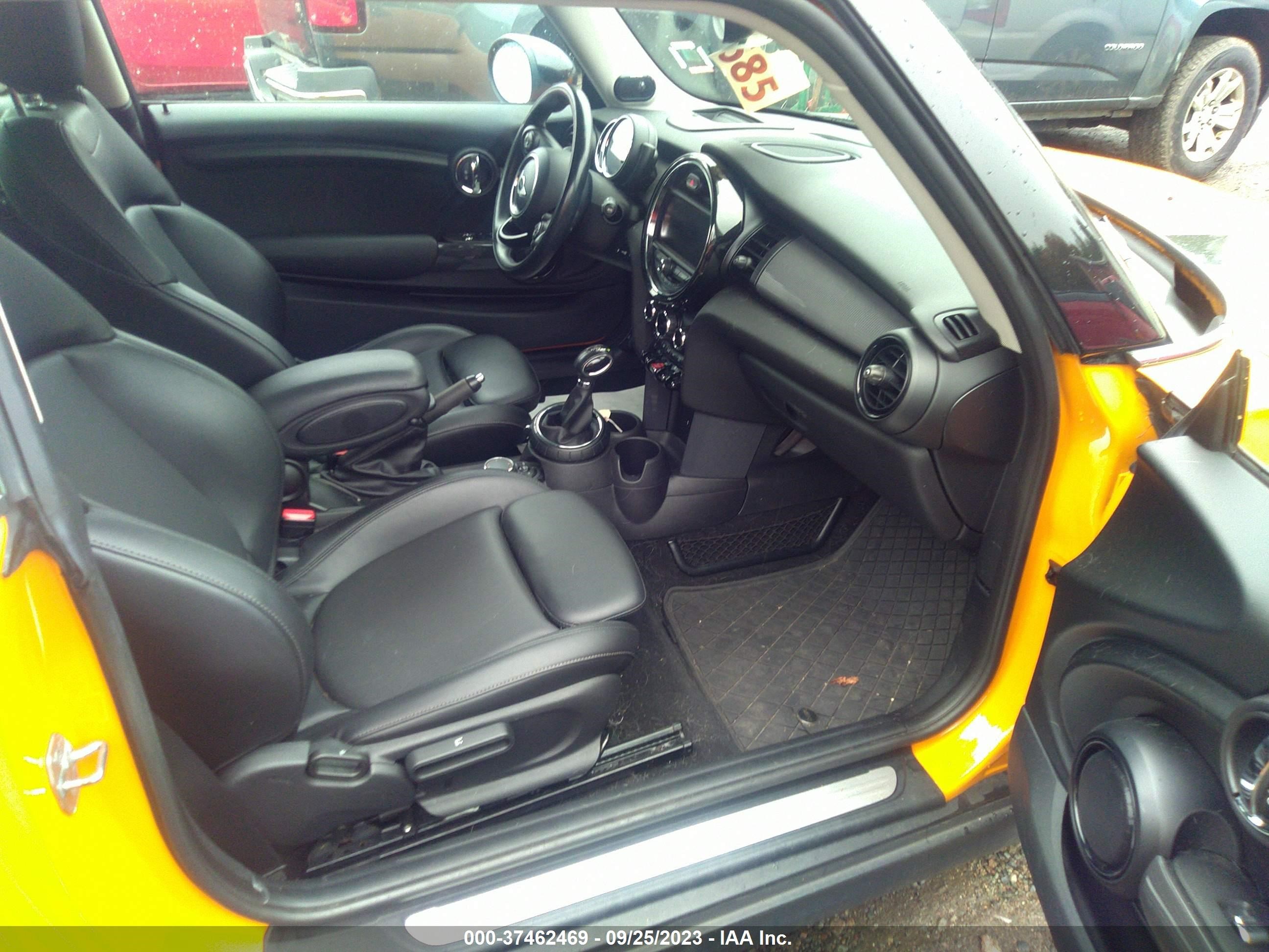 Photo 4 VIN: WMWXP5C50G3B76232 - MINI COOPER 