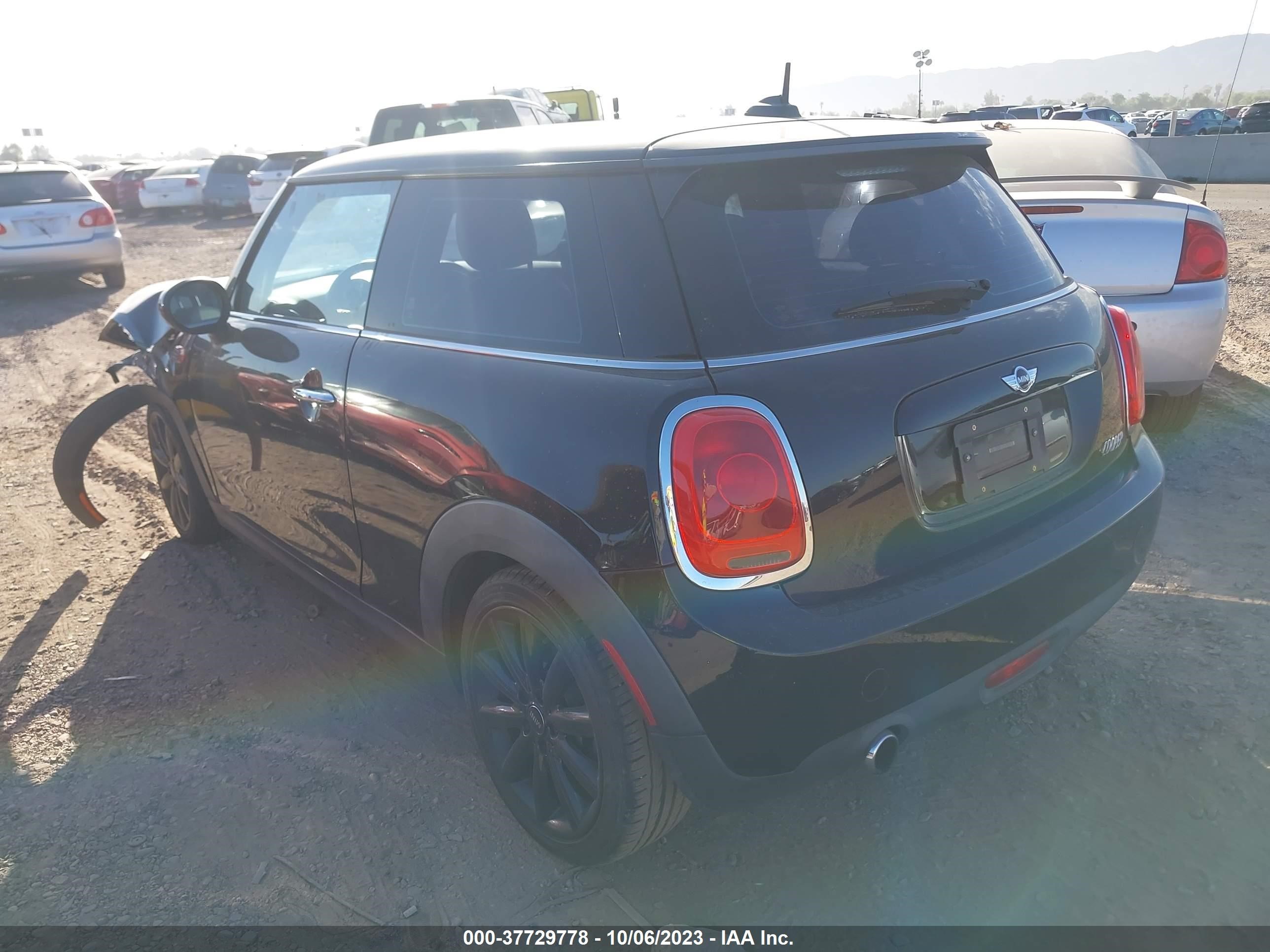 Photo 2 VIN: WMWXP5C50H2D16531 - MINI COOPER 