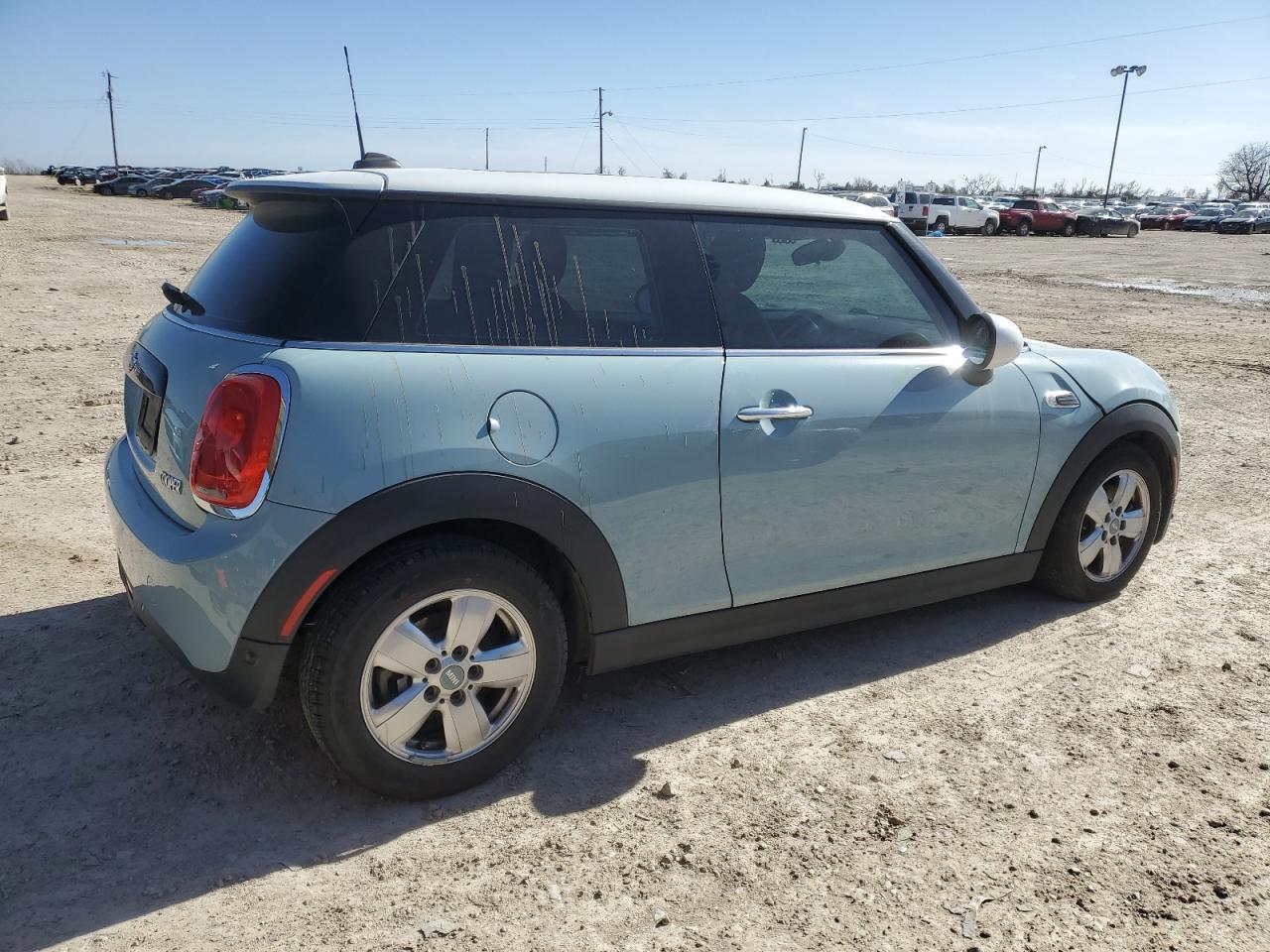 Photo 2 VIN: WMWXP5C50J2G63184 - MINI COOPER 