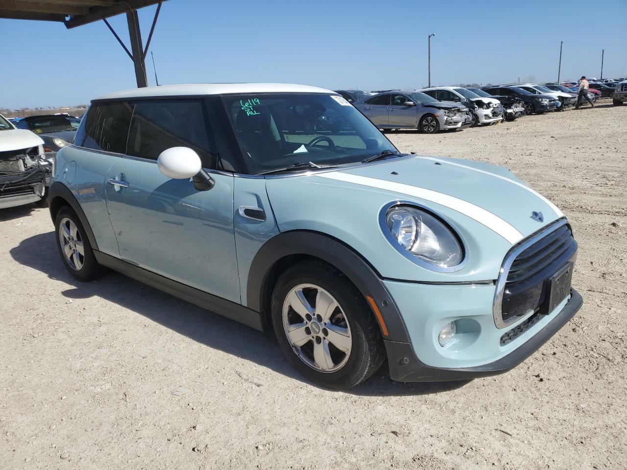 Photo 3 VIN: WMWXP5C50J2G63184 - MINI COOPER 