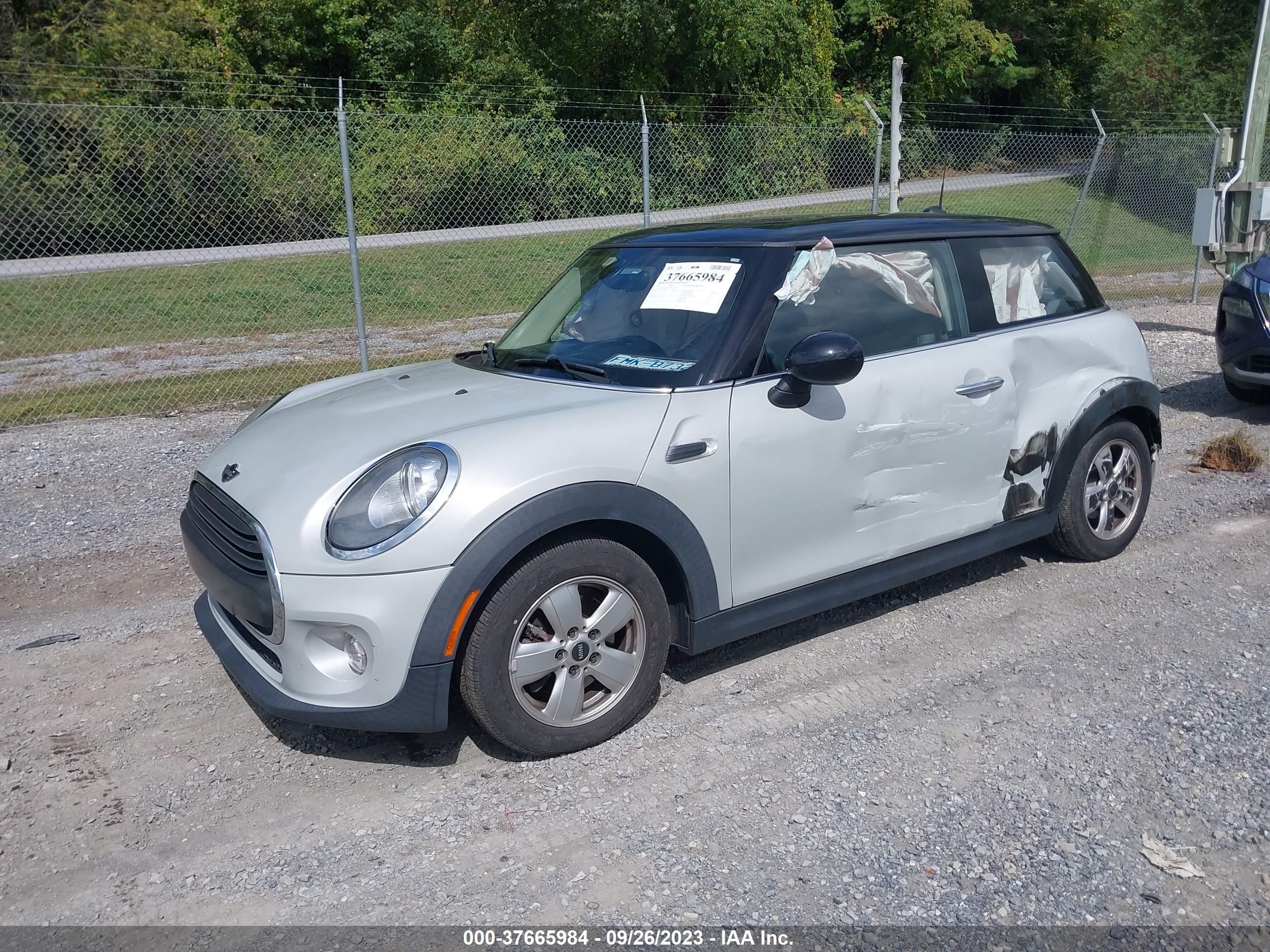 Photo 1 VIN: WMWXP5C51G2D14849 - MINI COOPER 