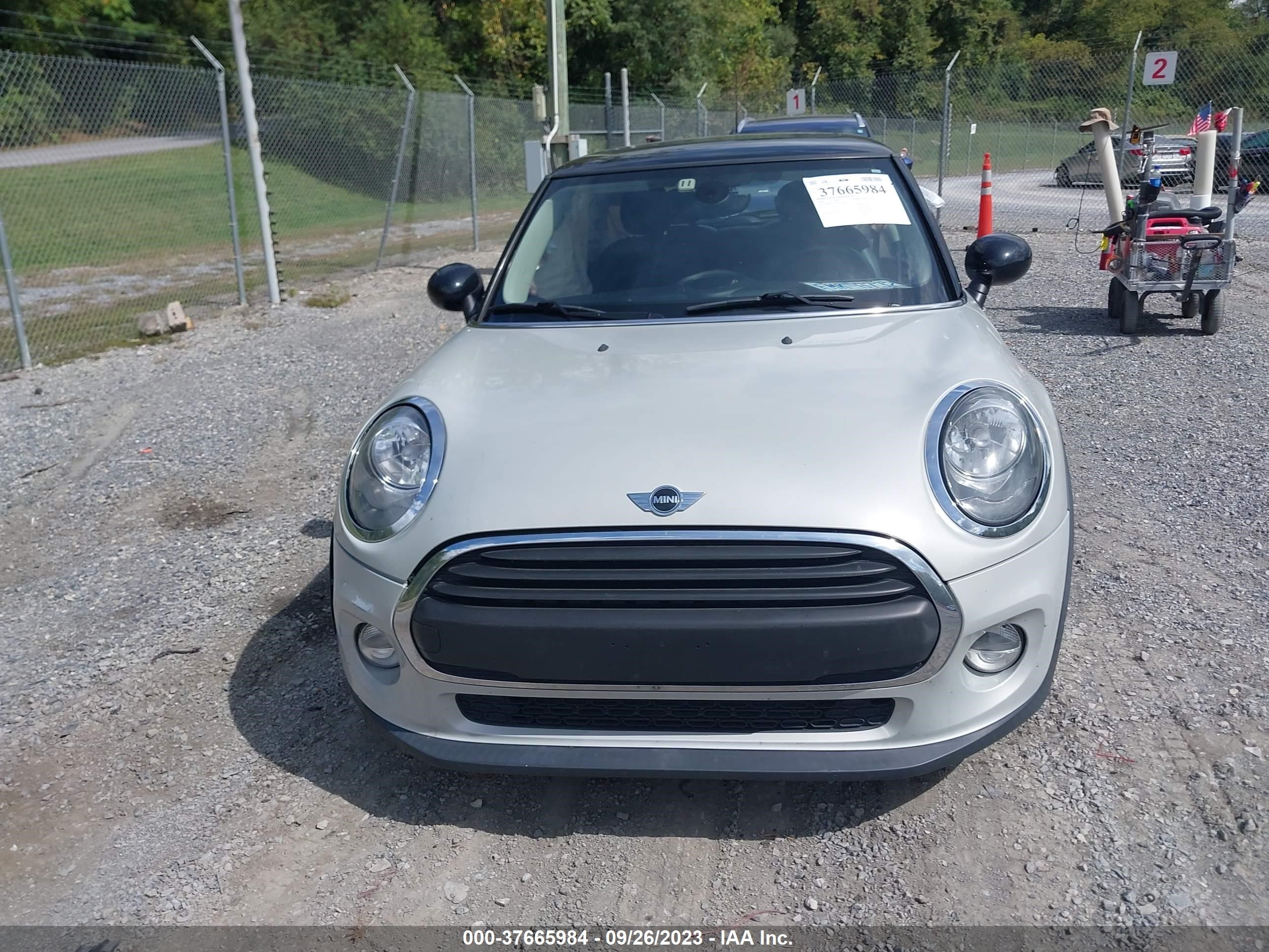 Photo 11 VIN: WMWXP5C51G2D14849 - MINI COOPER 