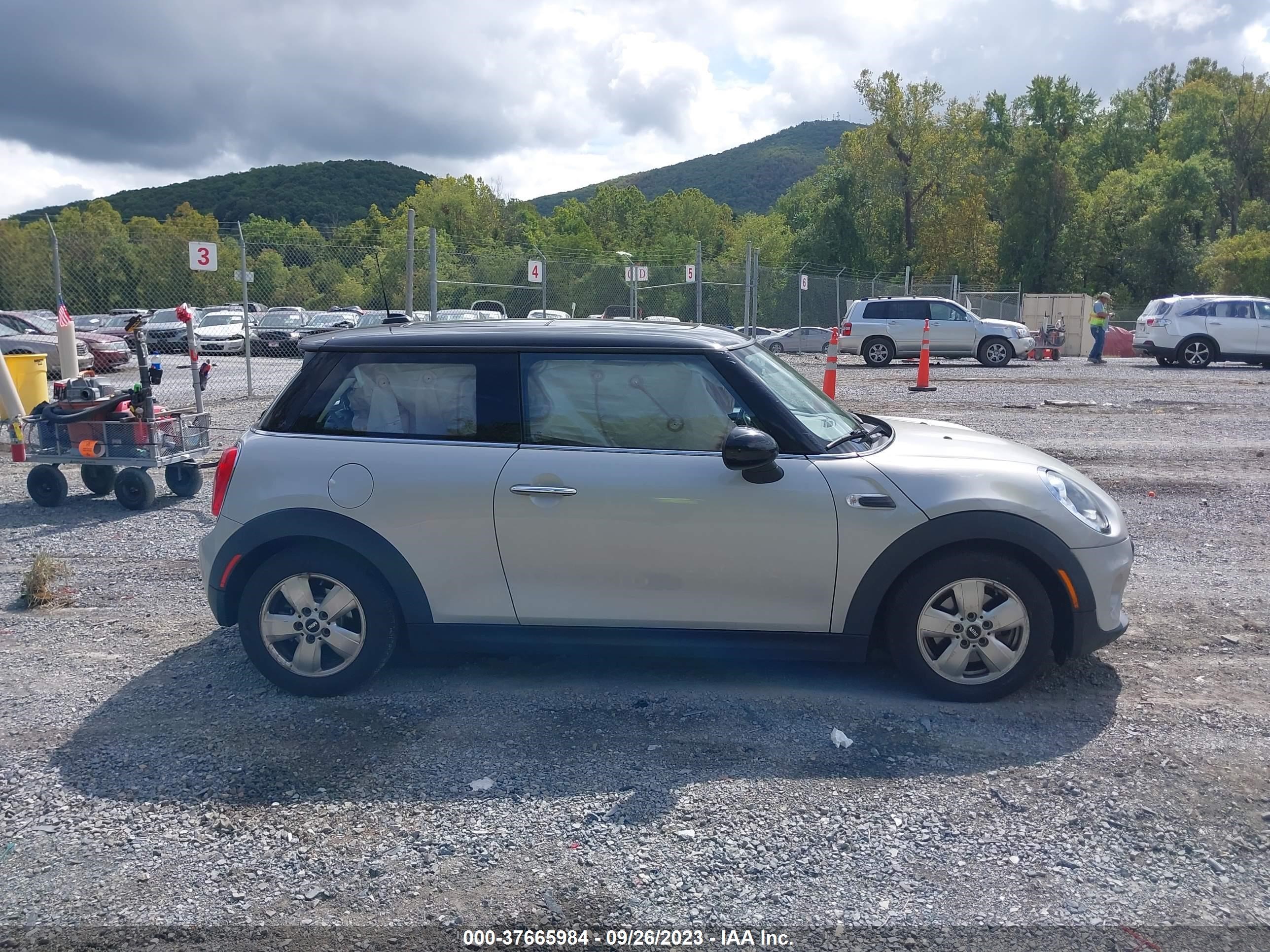 Photo 12 VIN: WMWXP5C51G2D14849 - MINI COOPER 