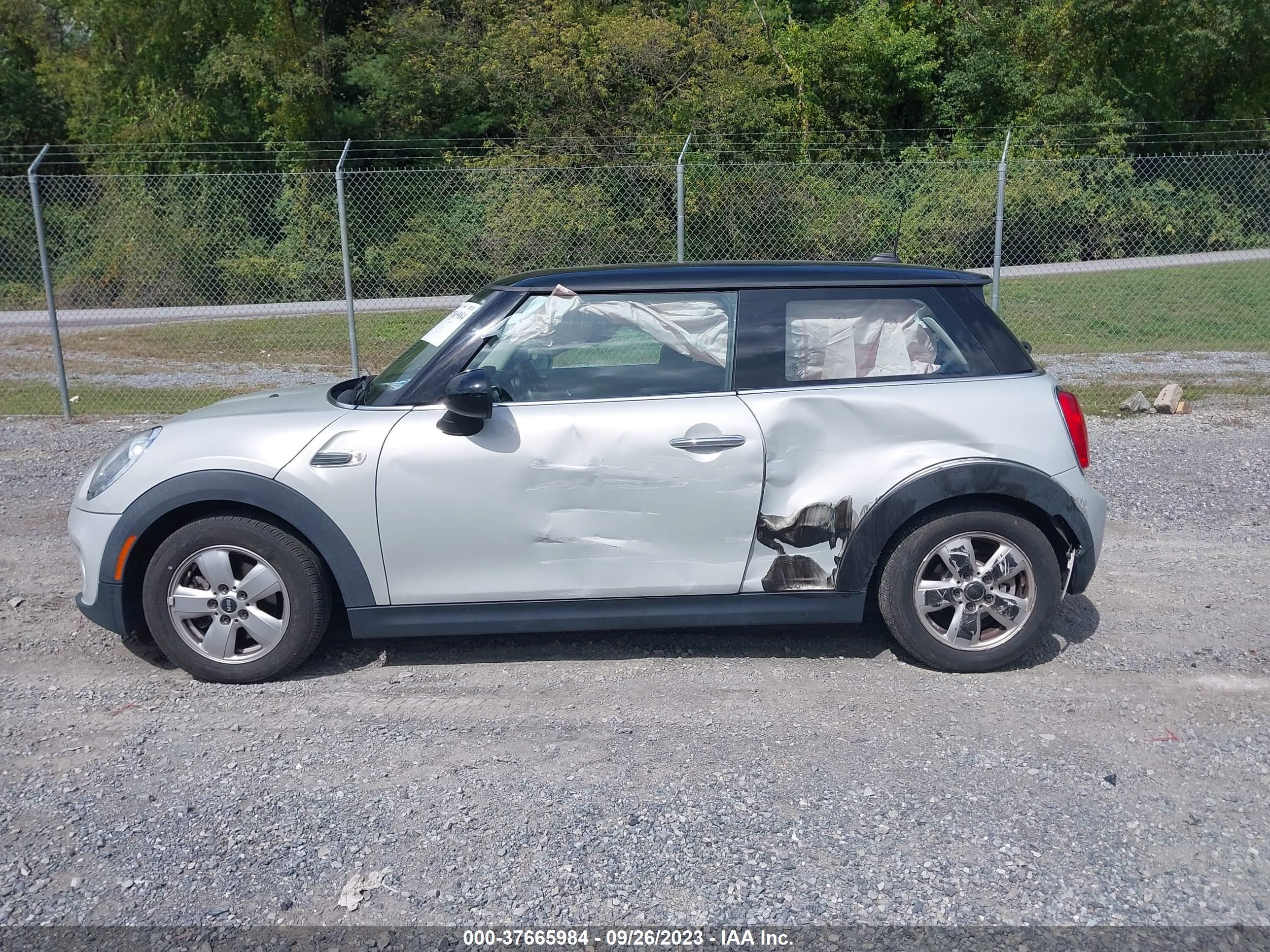 Photo 13 VIN: WMWXP5C51G2D14849 - MINI COOPER 