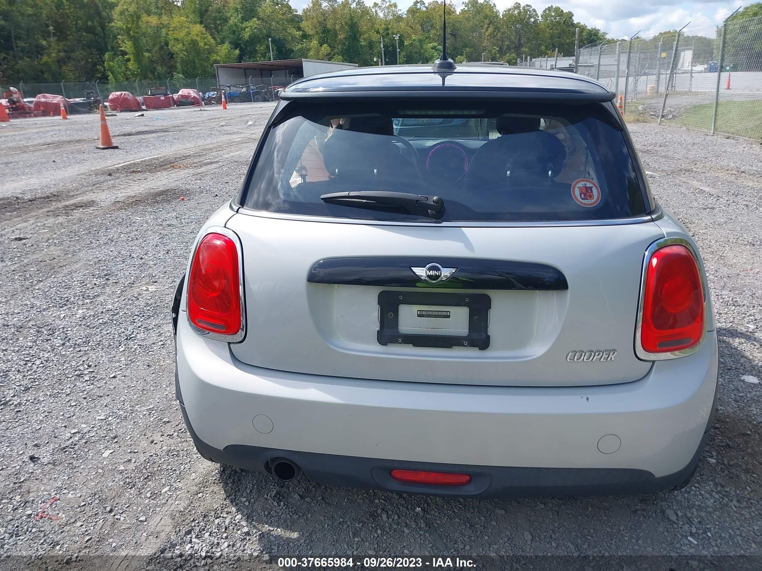 Photo 15 VIN: WMWXP5C51G2D14849 - MINI COOPER 