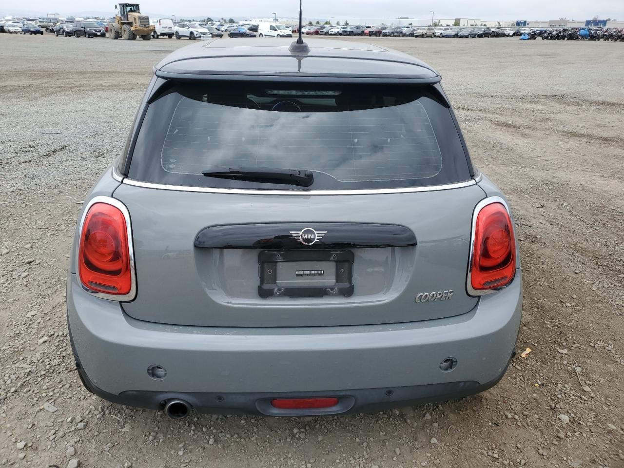 Photo 5 VIN: WMWXP5C52K2H29686 - MINI COOPER 