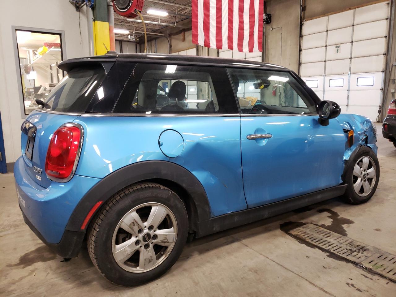 Photo 2 VIN: WMWXP5C53G3B77522 - MINI COOPER 