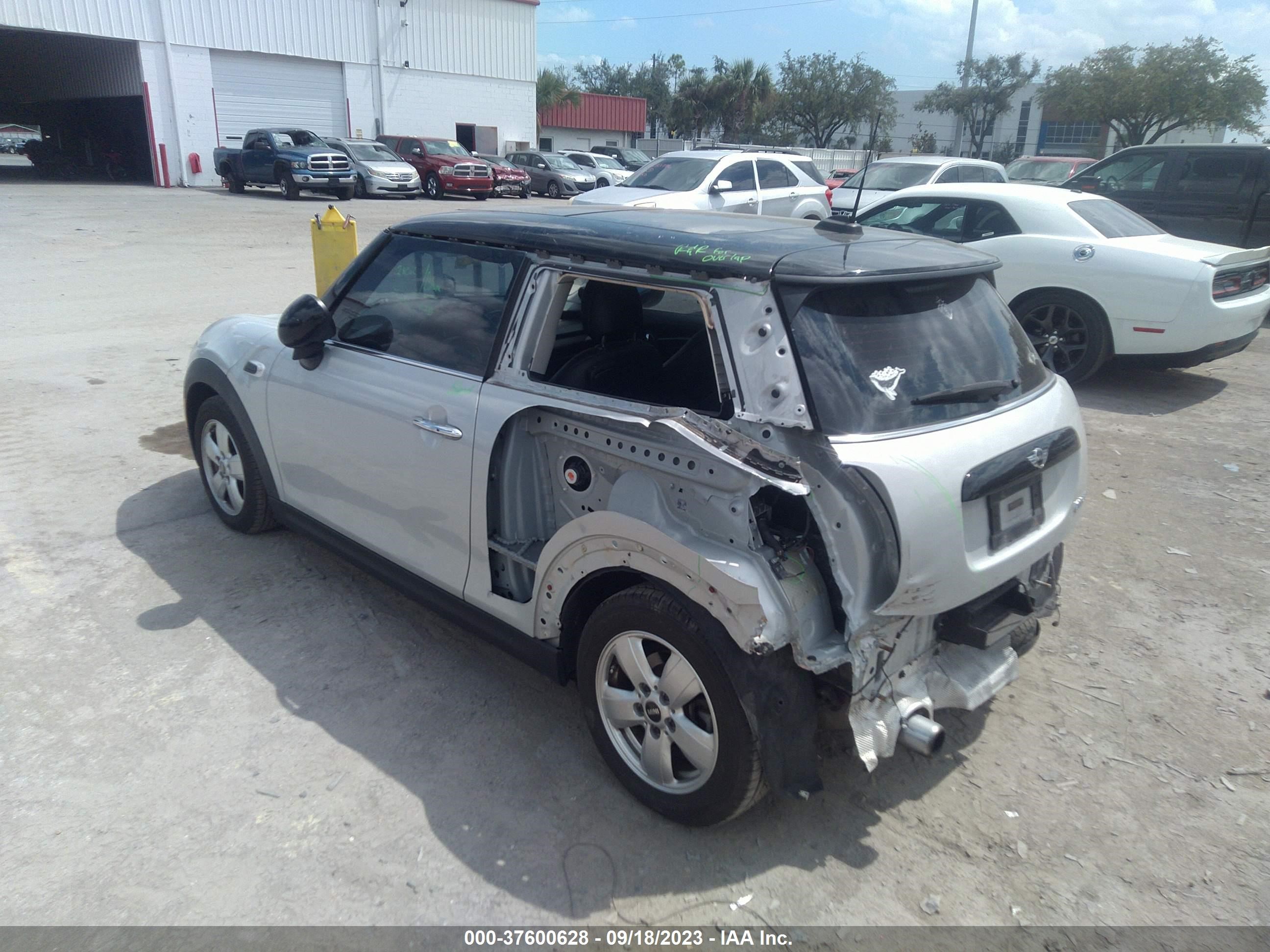 Photo 2 VIN: WMWXP5C55H3C63965 - MINI HARD TOP 